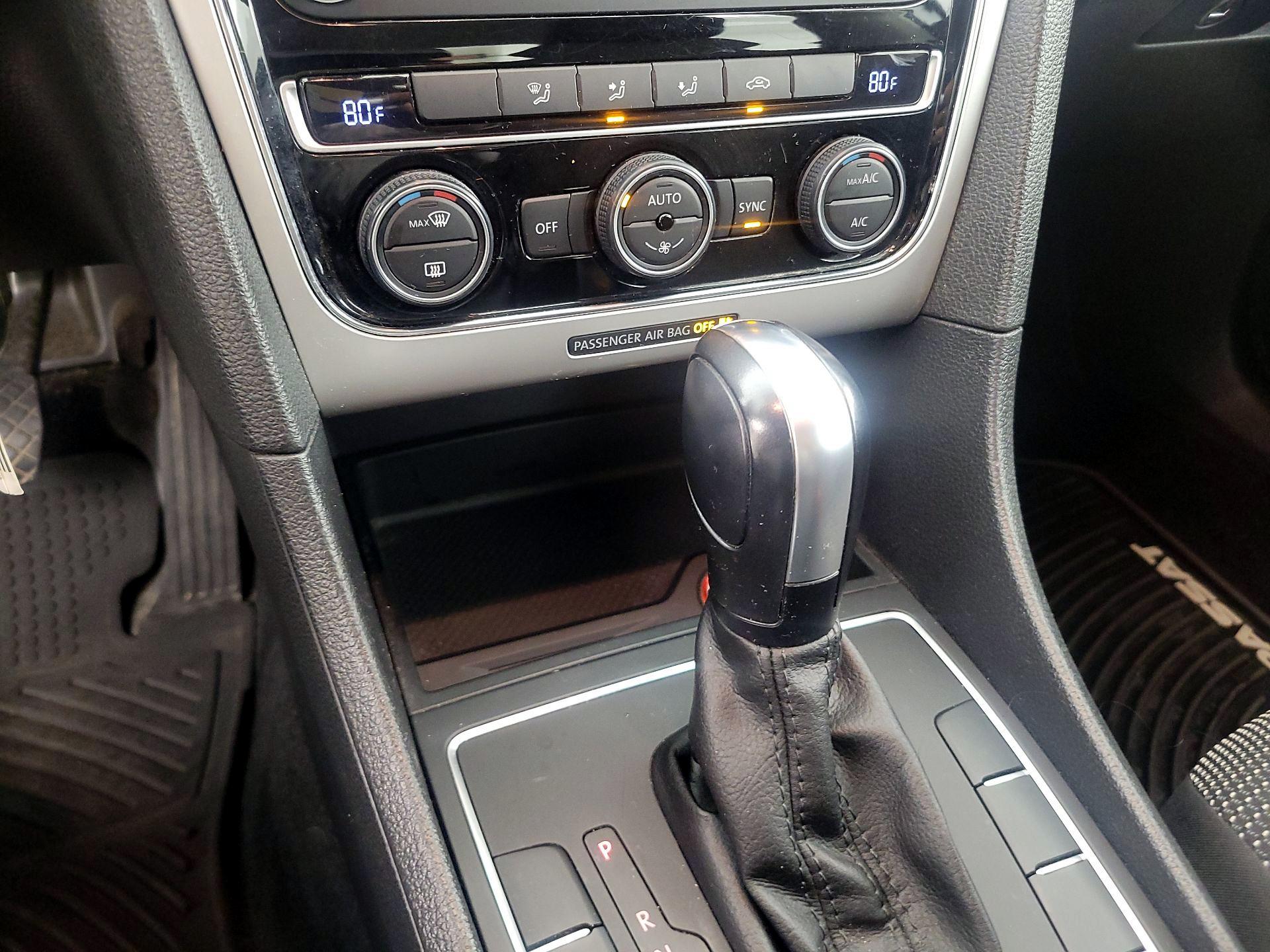 Thumbnail: 2017 Volkswagen Passat - 16