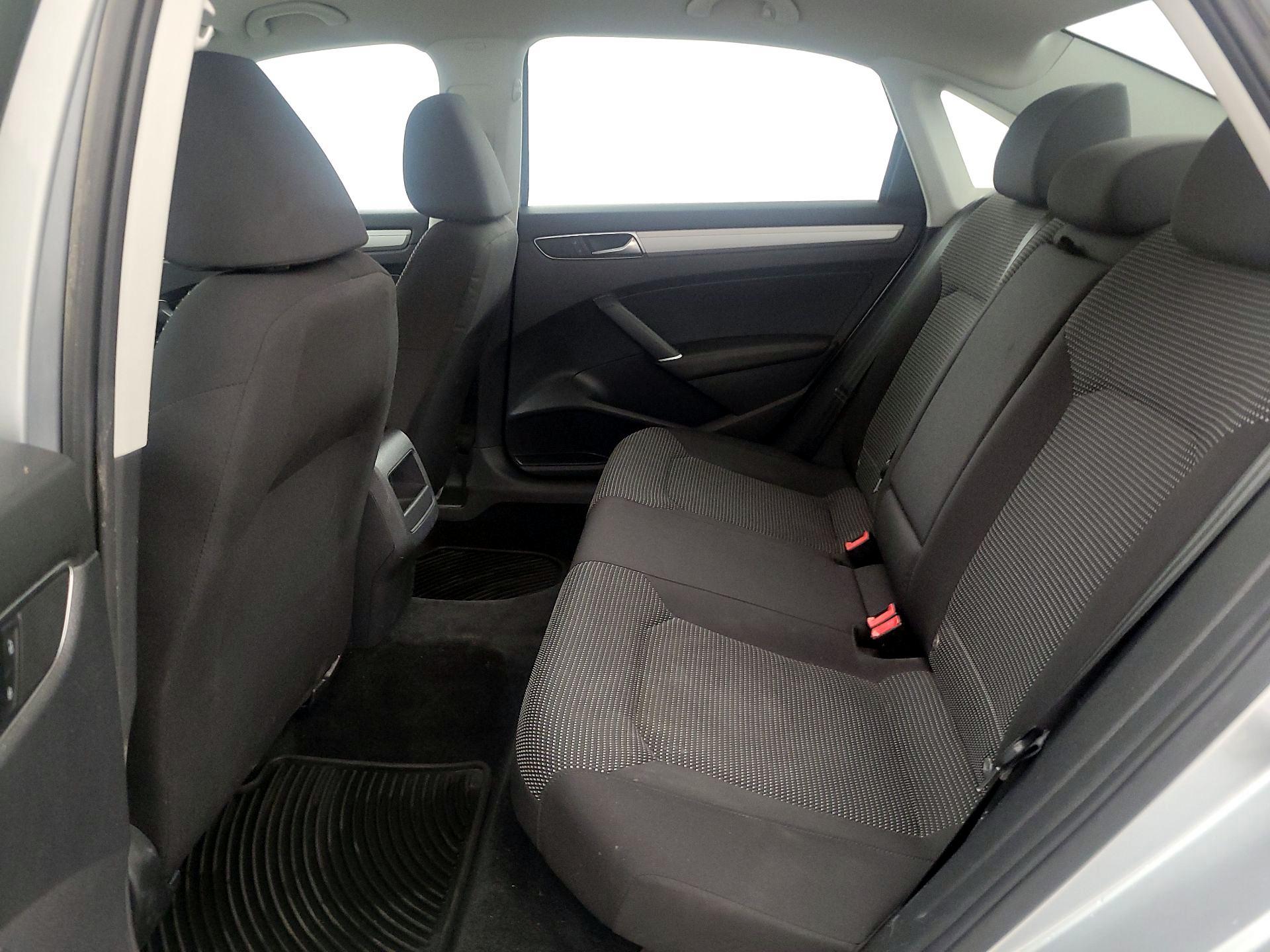 Thumbnail: 2017 Volkswagen Passat - 19