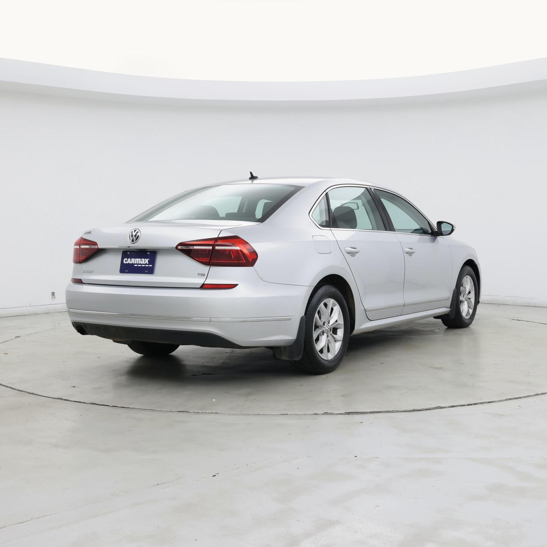 Thumbnail: 2017 Volkswagen Passat - 8