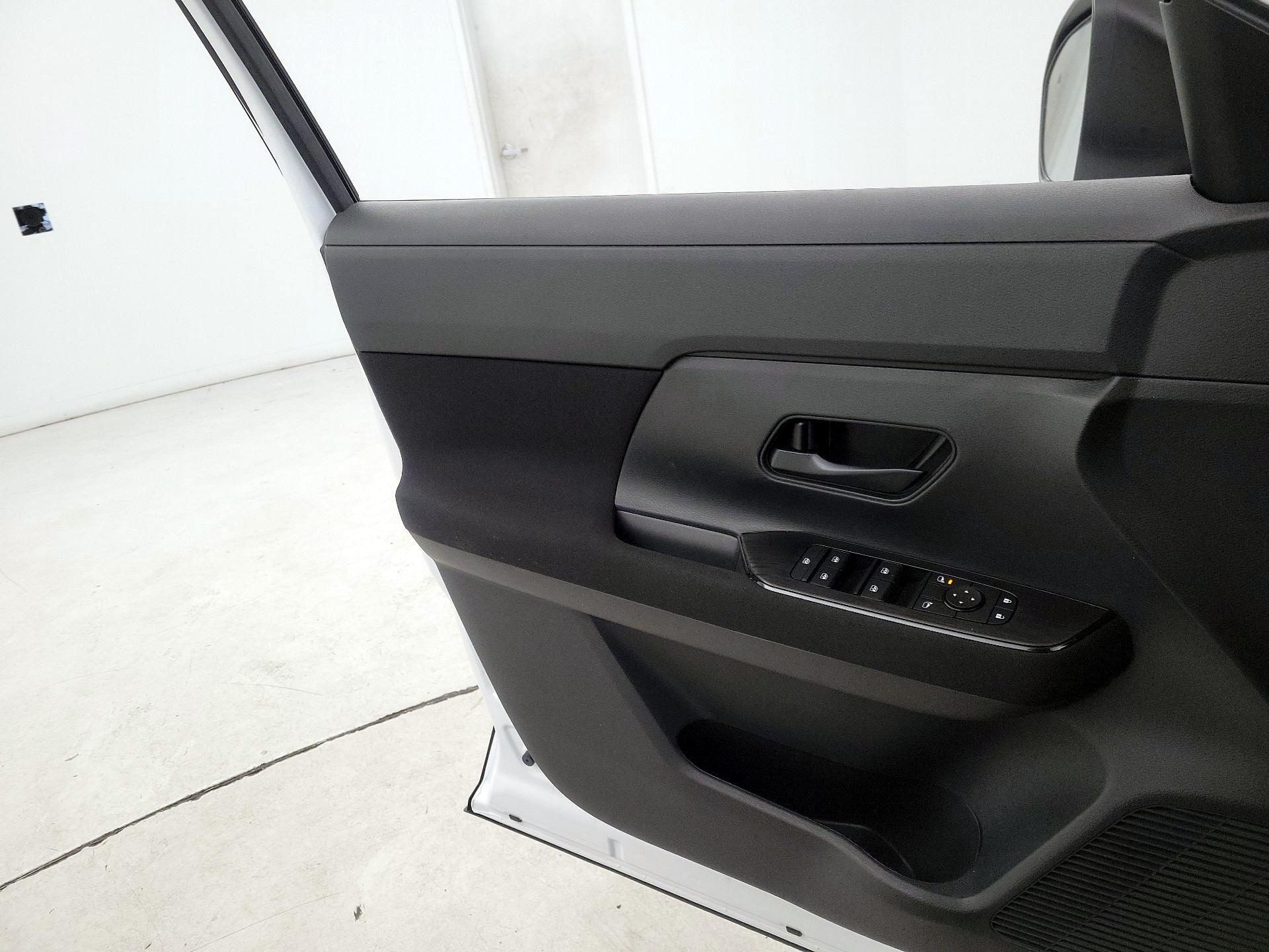 Thumbnail: 2025 Nissan Kicks - 12