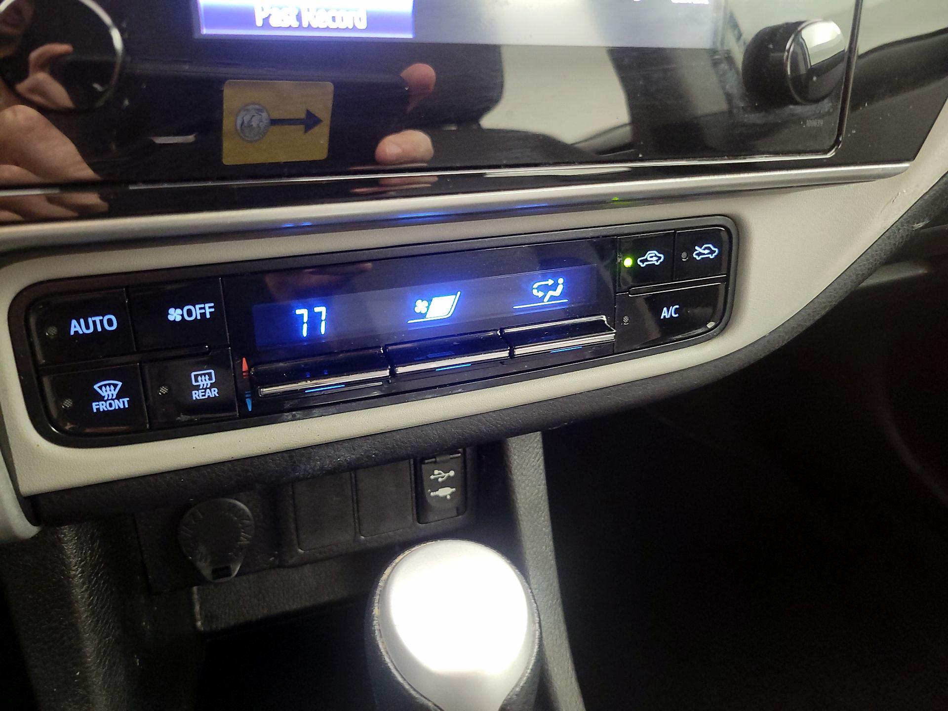 Thumbnail: 2018 Toyota Corolla - 16