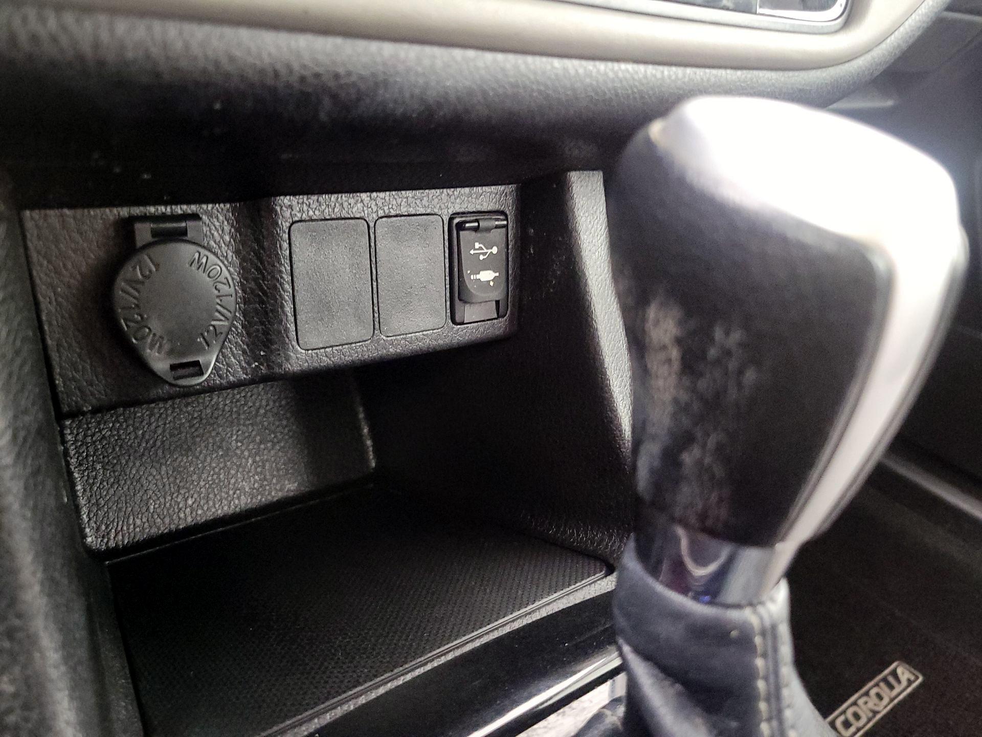 Thumbnail: 2018 Toyota Corolla - 18