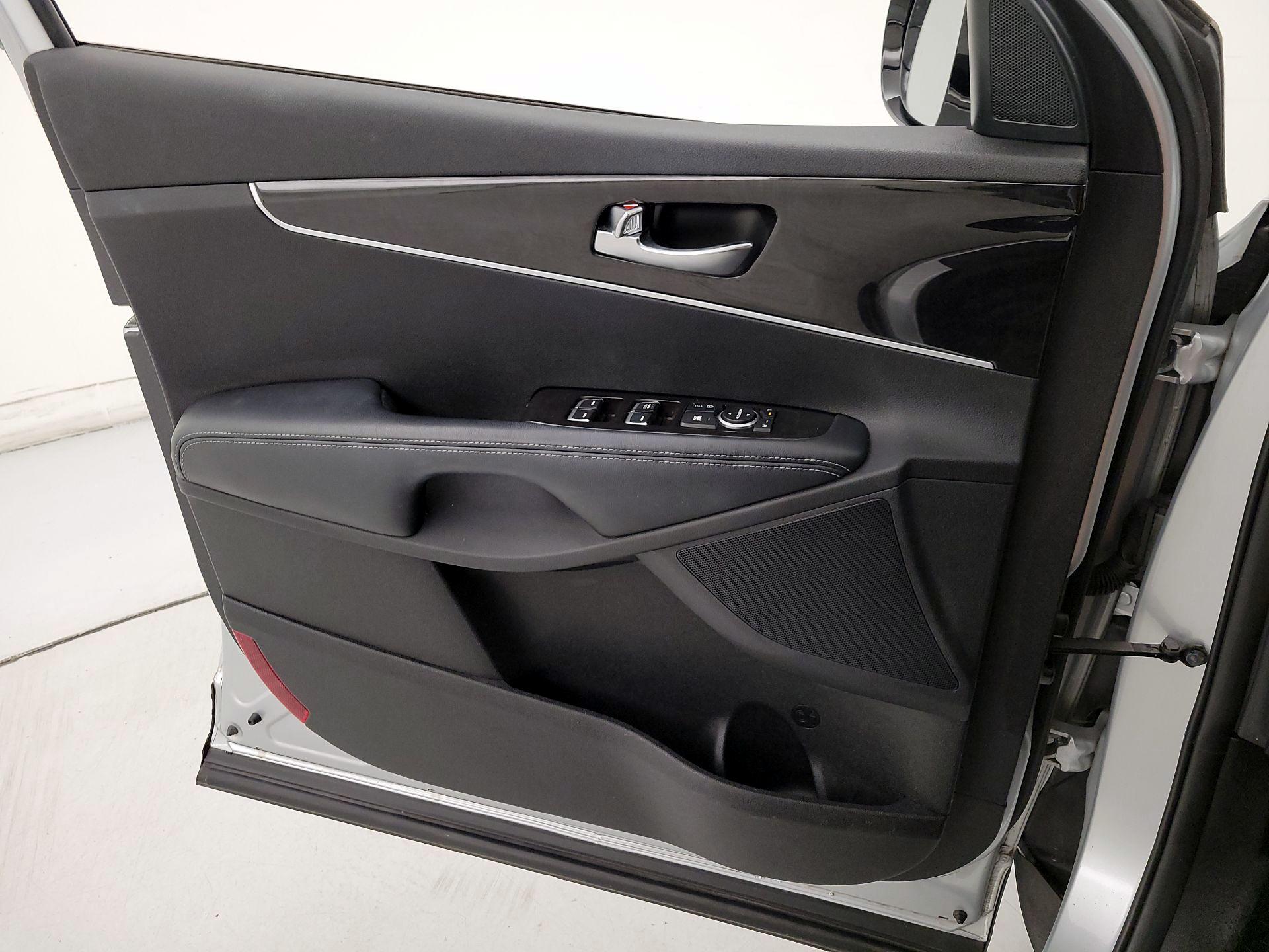 Thumbnail: 2017 Kia Sorento - 12