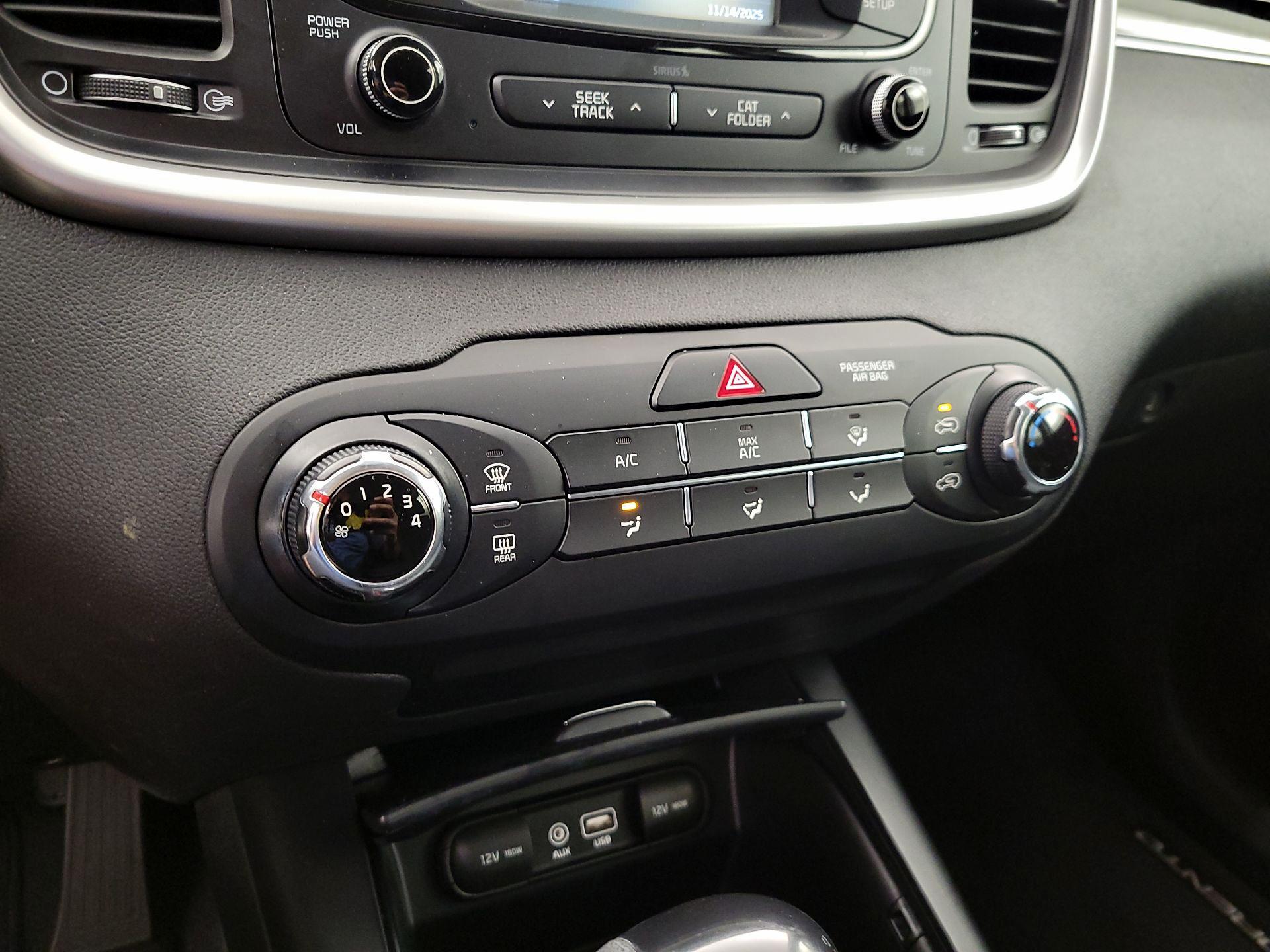 Thumbnail: 2017 Kia Sorento - 16