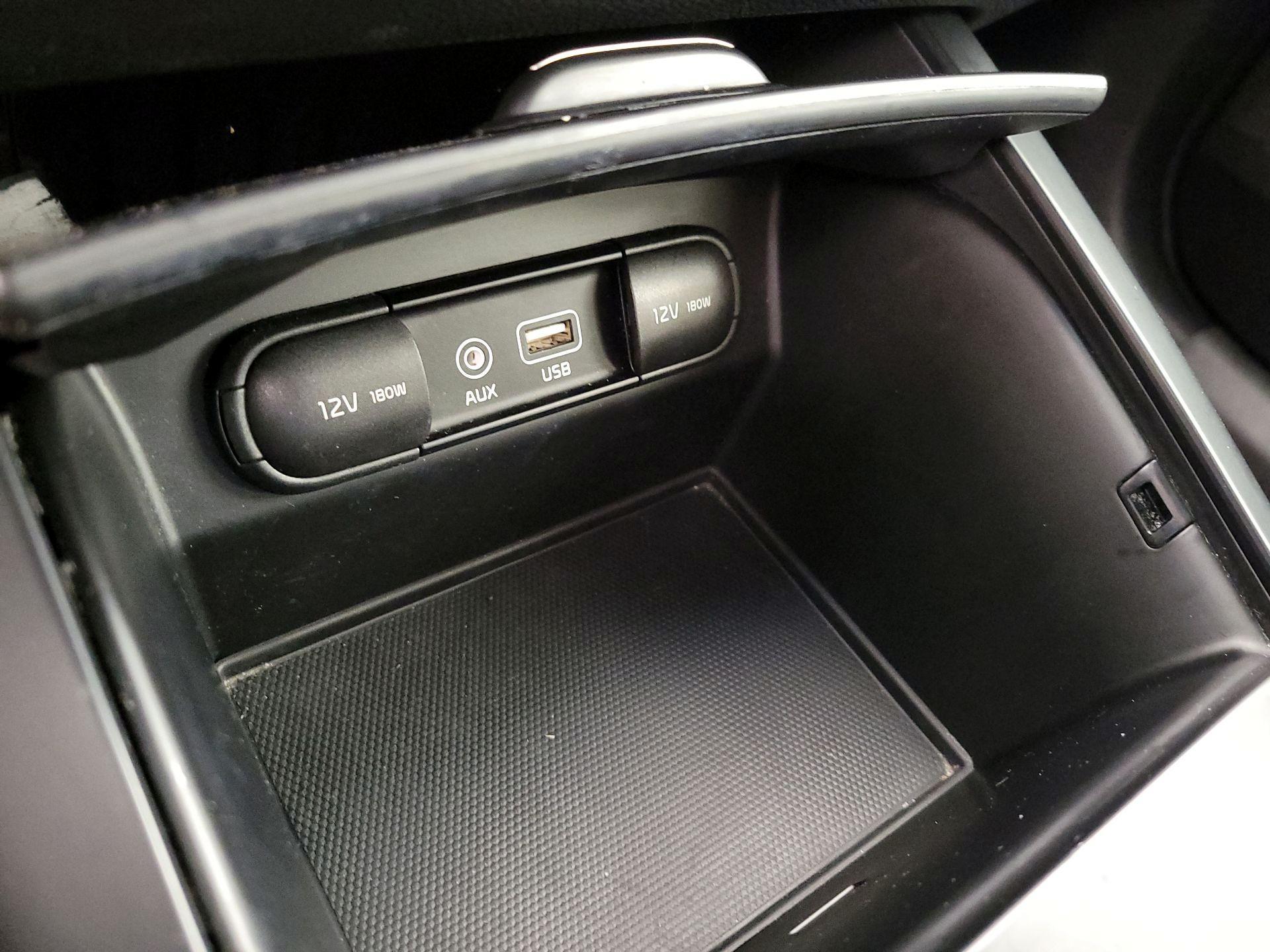 Thumbnail: 2017 Kia Sorento - 18