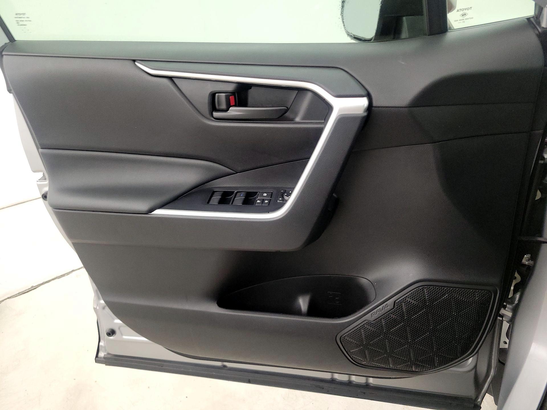 Thumbnail: 2022 Toyota RAV4 - 12