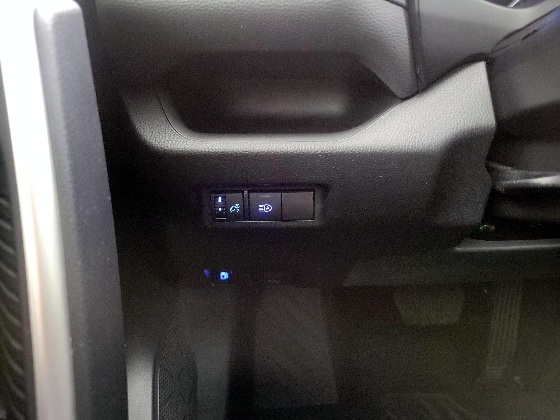 Thumbnail: 2022 Toyota RAV4 - 13