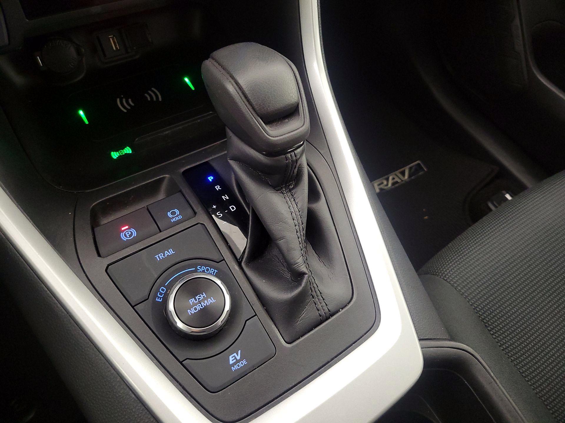 Thumbnail: 2022 Toyota RAV4 - 17