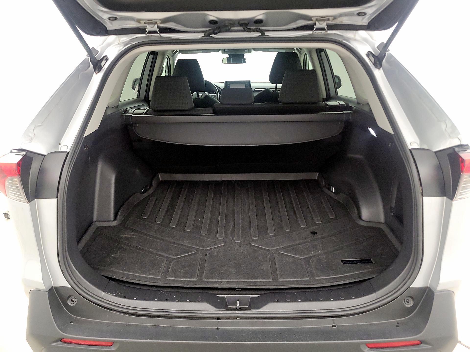 Thumbnail: 2022 Toyota RAV4 - 20