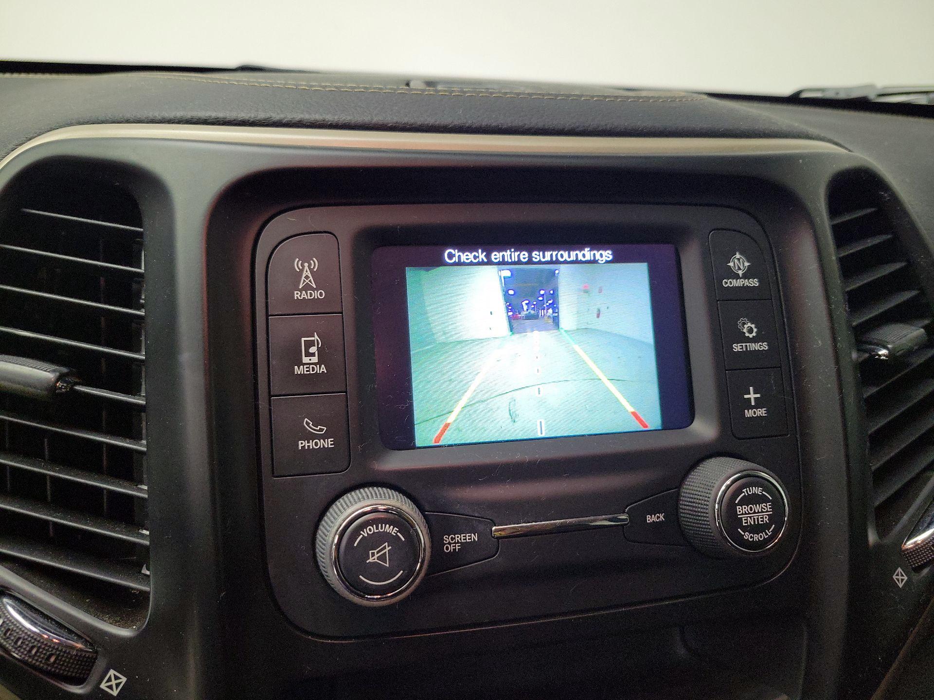 Thumbnail: 2018 Jeep Cherokee - 14