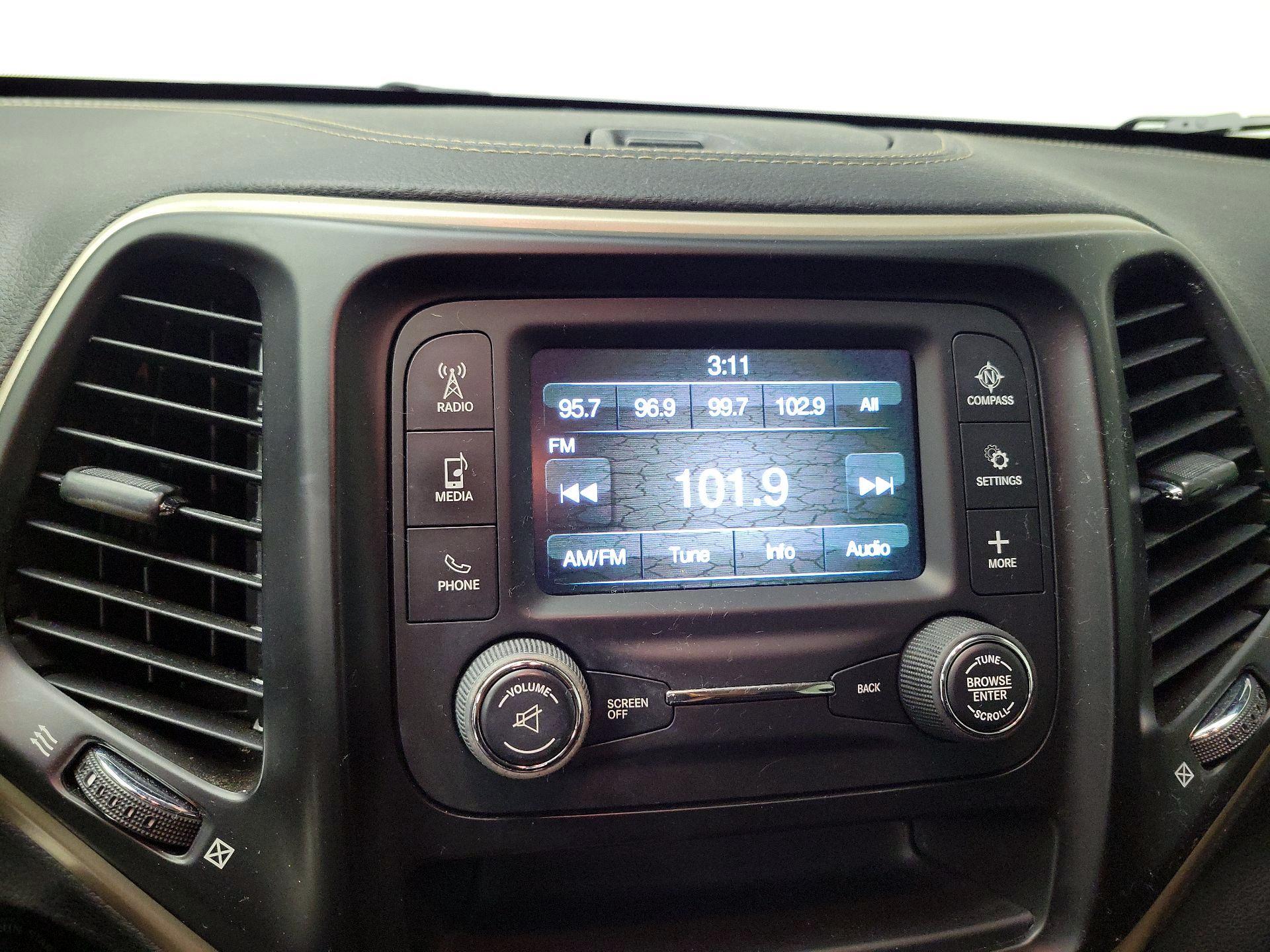 Thumbnail: 2018 Jeep Cherokee - 15