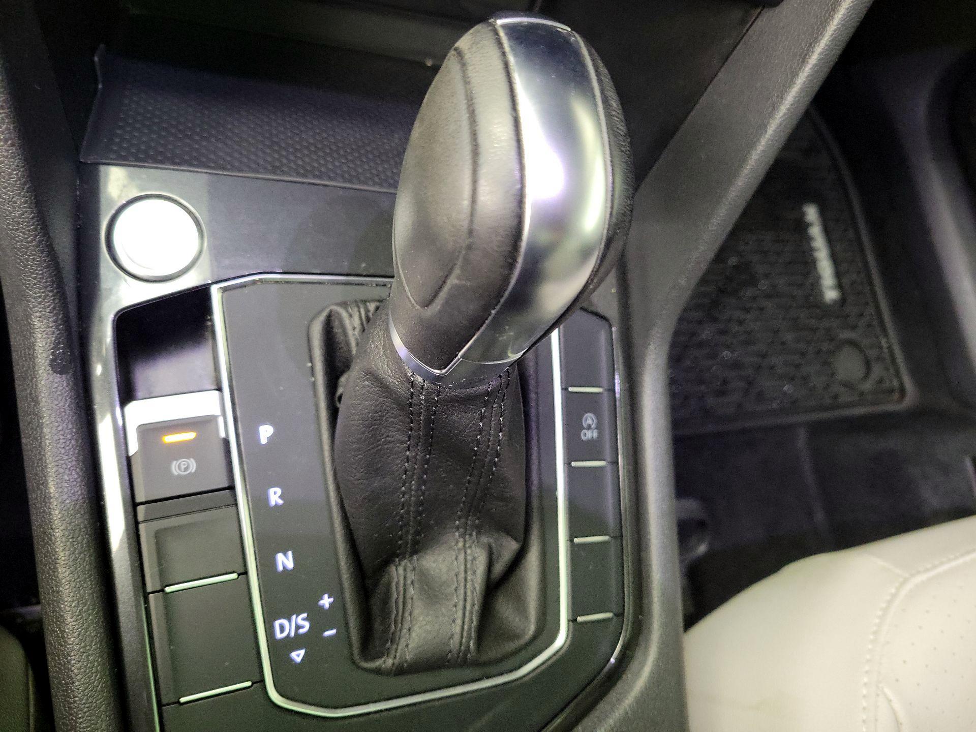 Thumbnail: 2019 Volkswagen Tiguan - 17