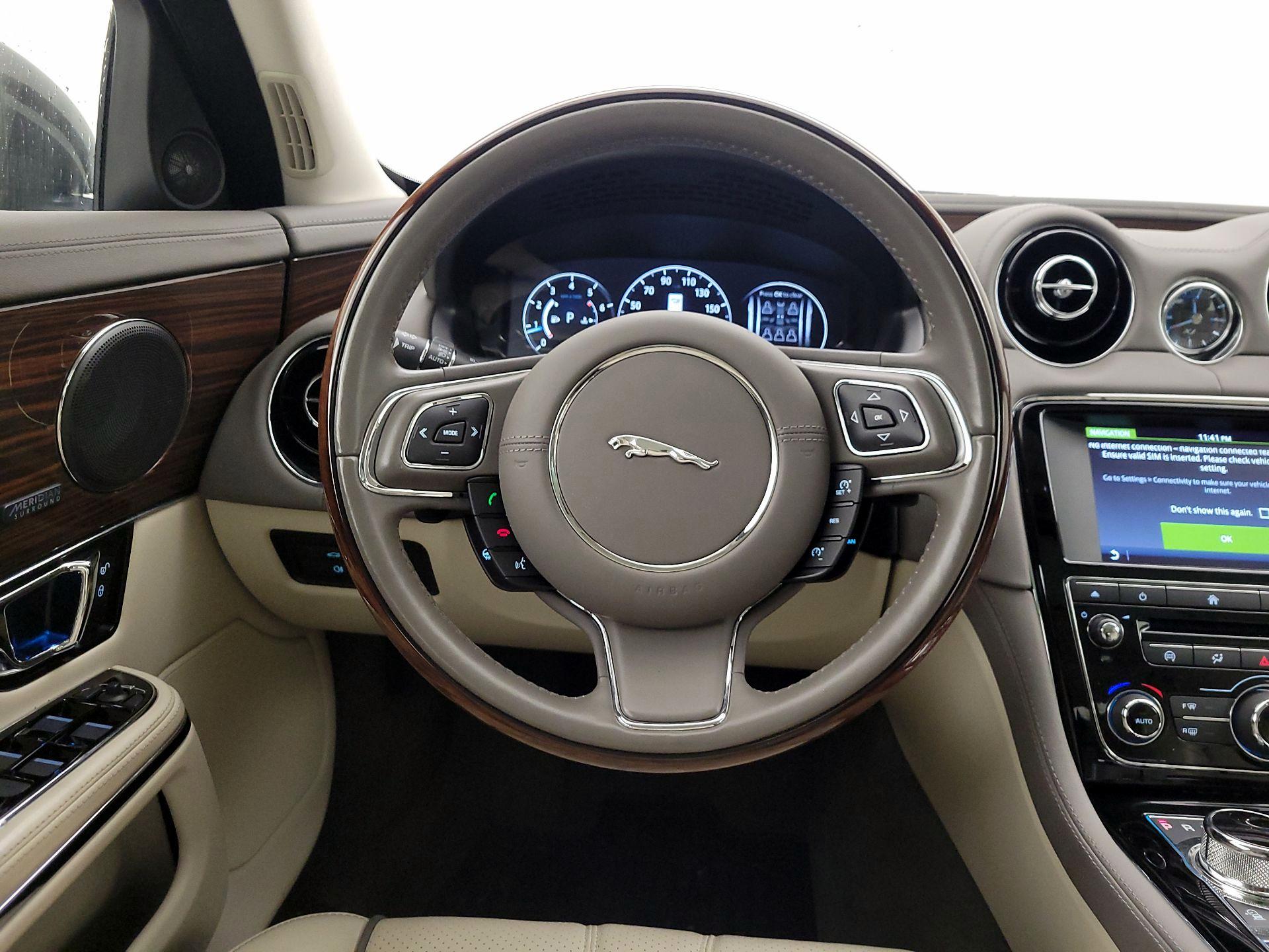 Thumbnail: 2017 Jaguar XJ - 10