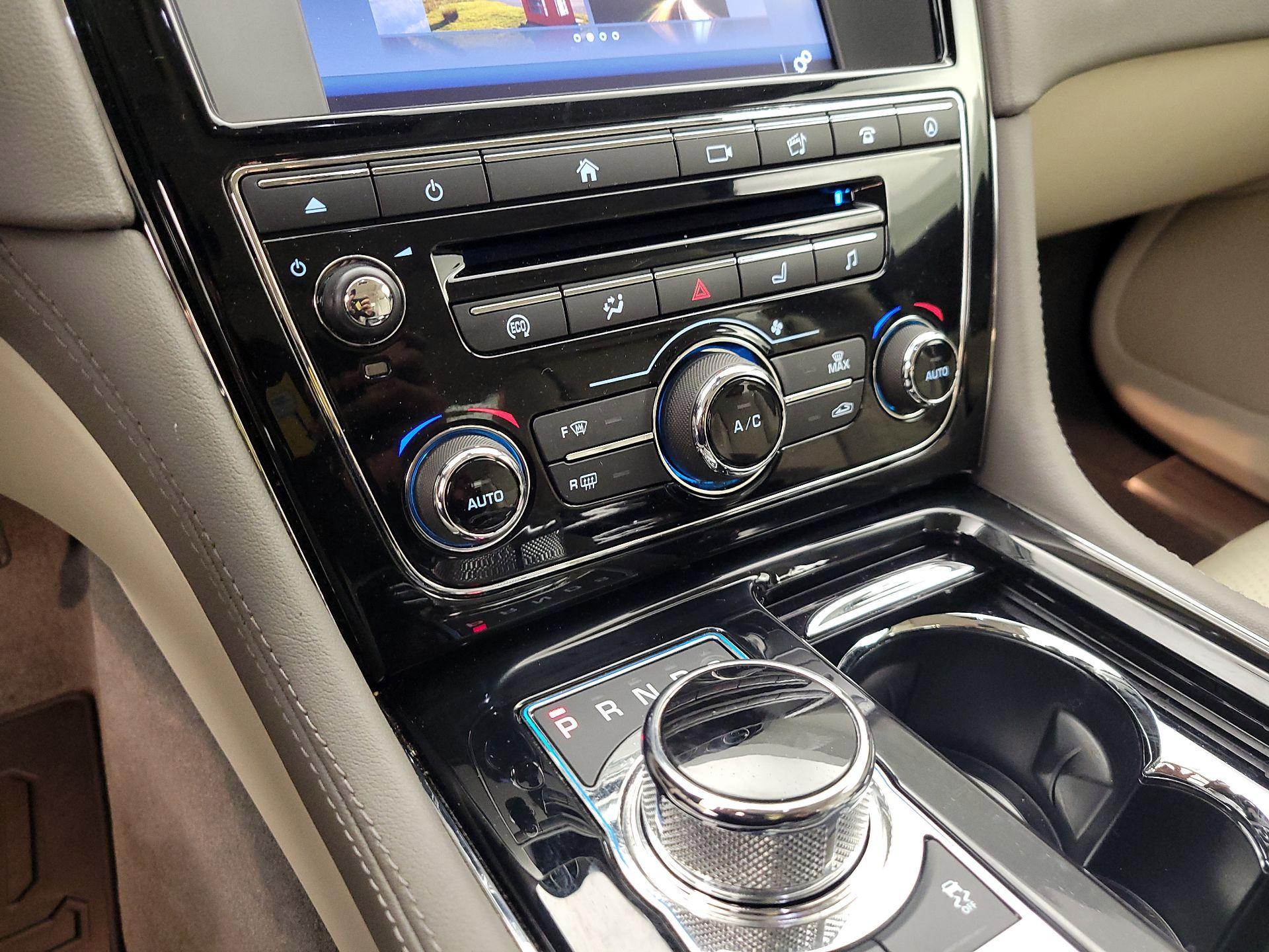 Thumbnail: 2017 Jaguar XJ - 17