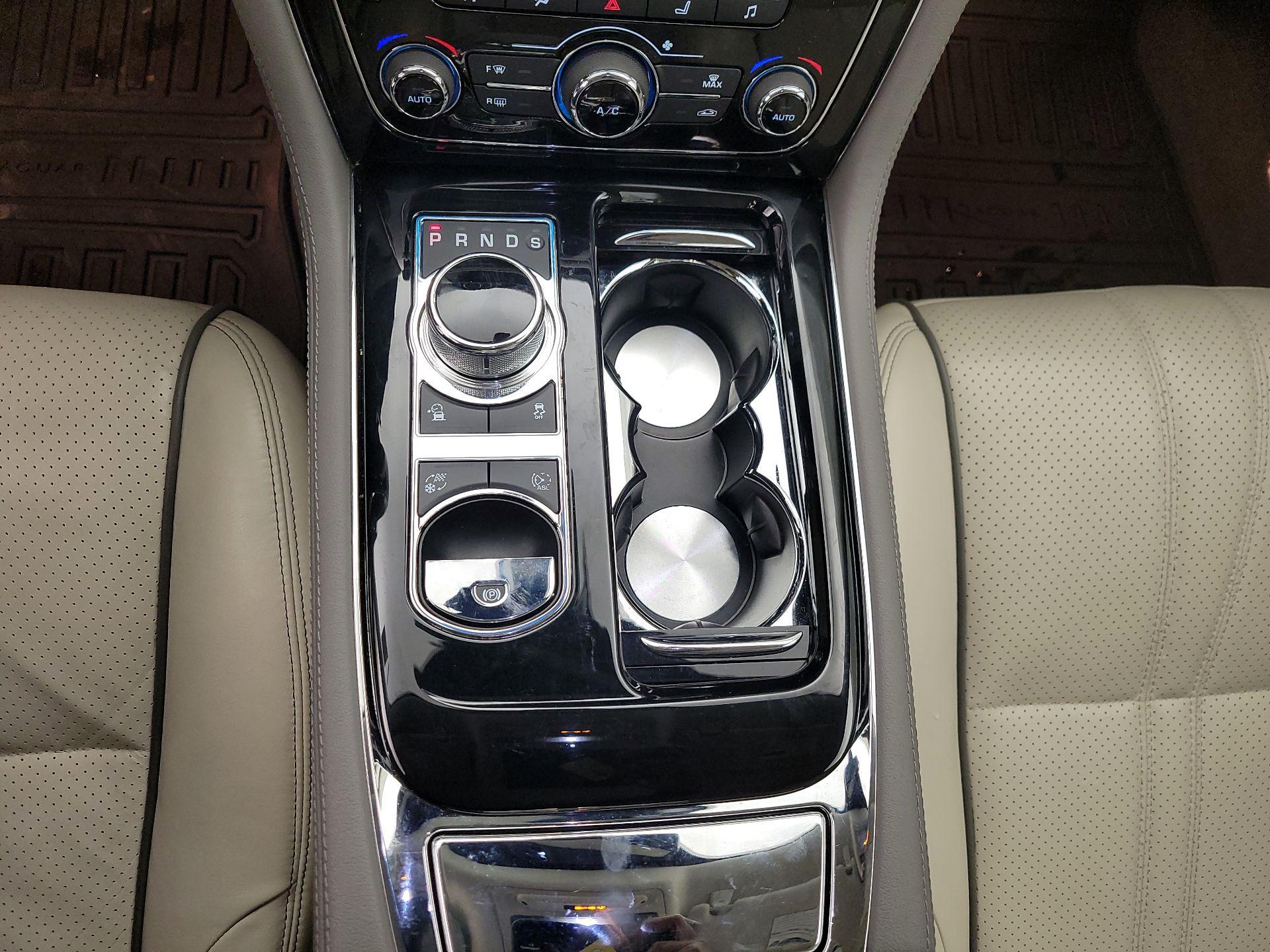 Thumbnail: 2017 Jaguar XJ - 18