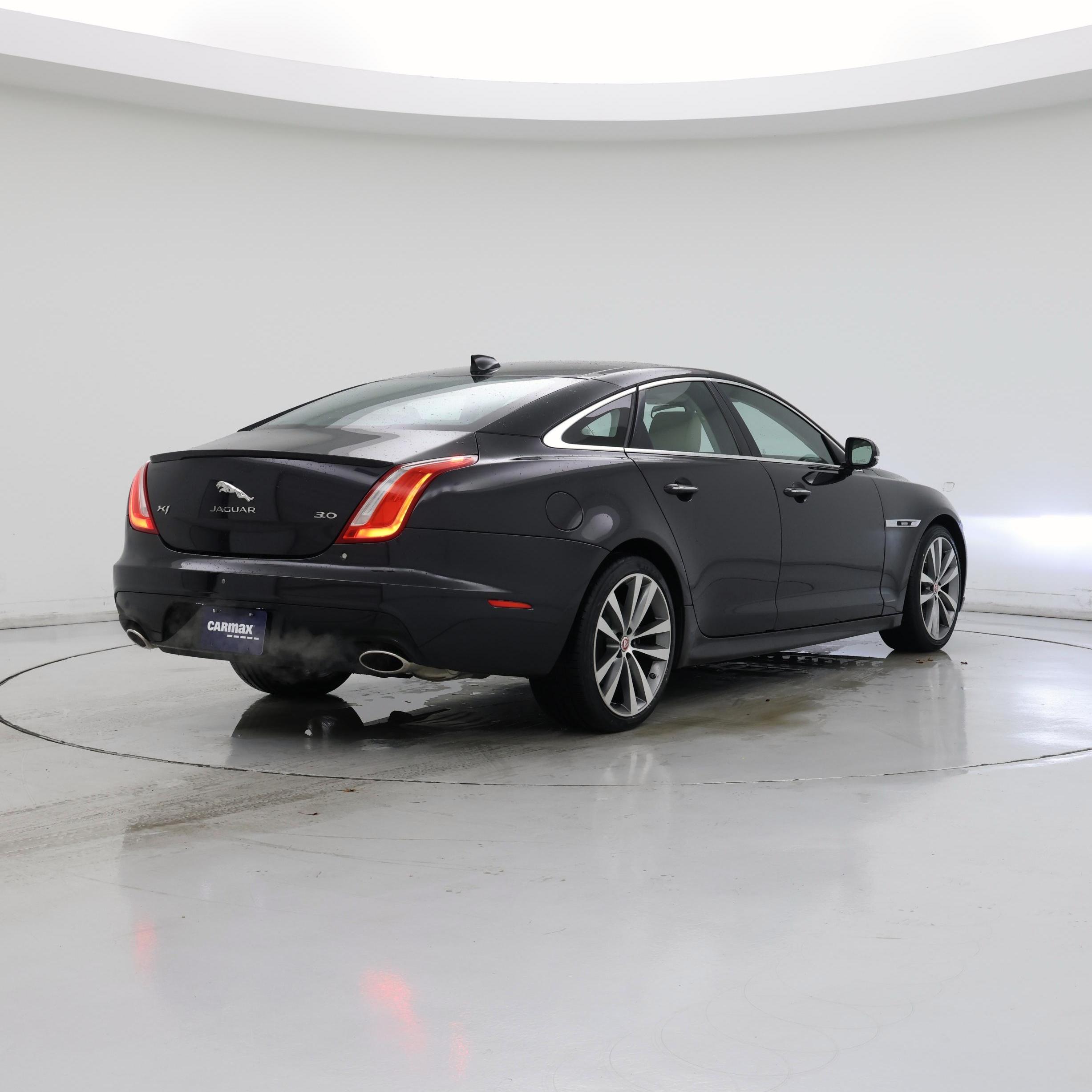Thumbnail: 2017 Jaguar XJ - 8