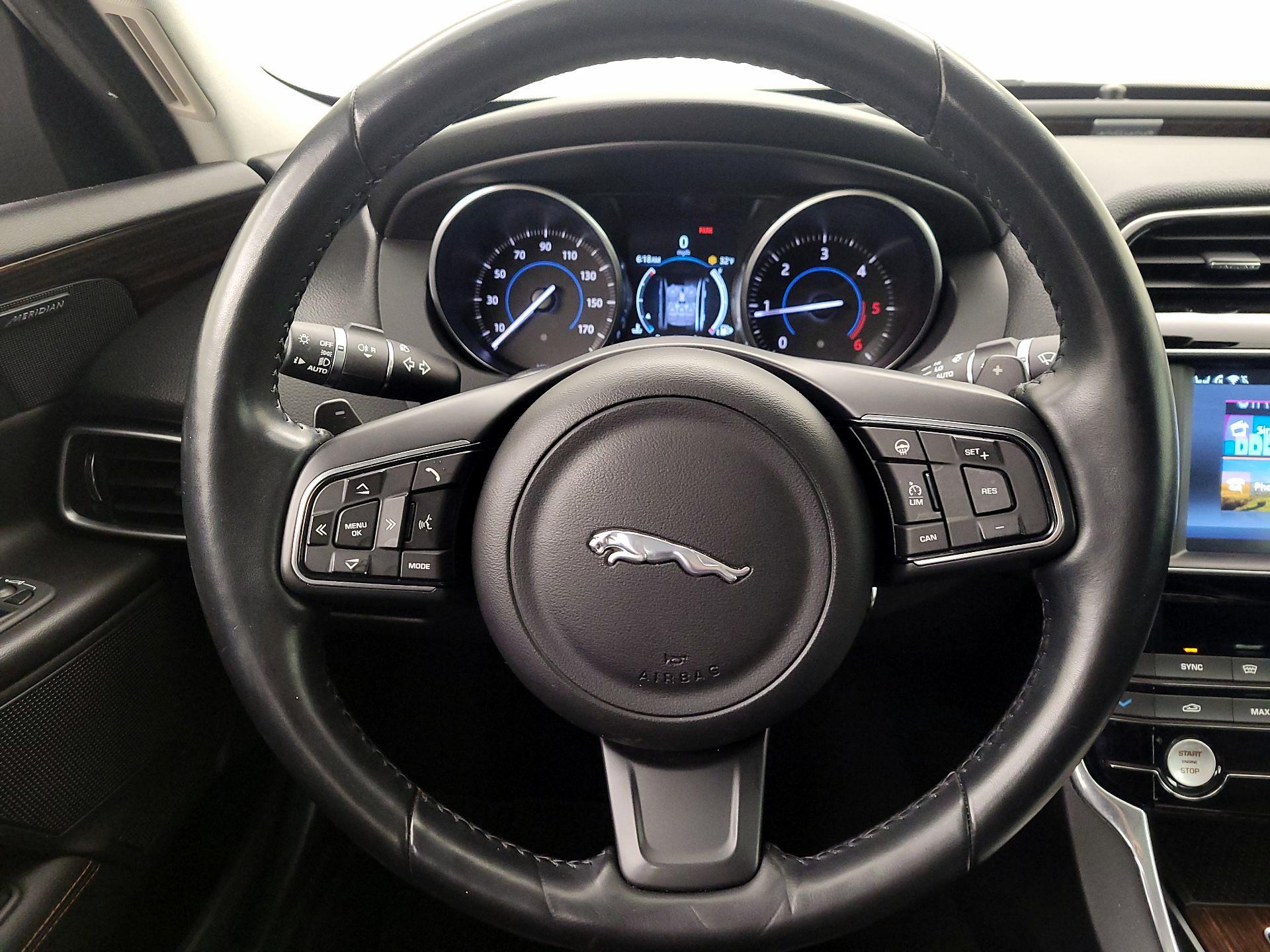 Thumbnail: 2017 Jaguar XE - 10