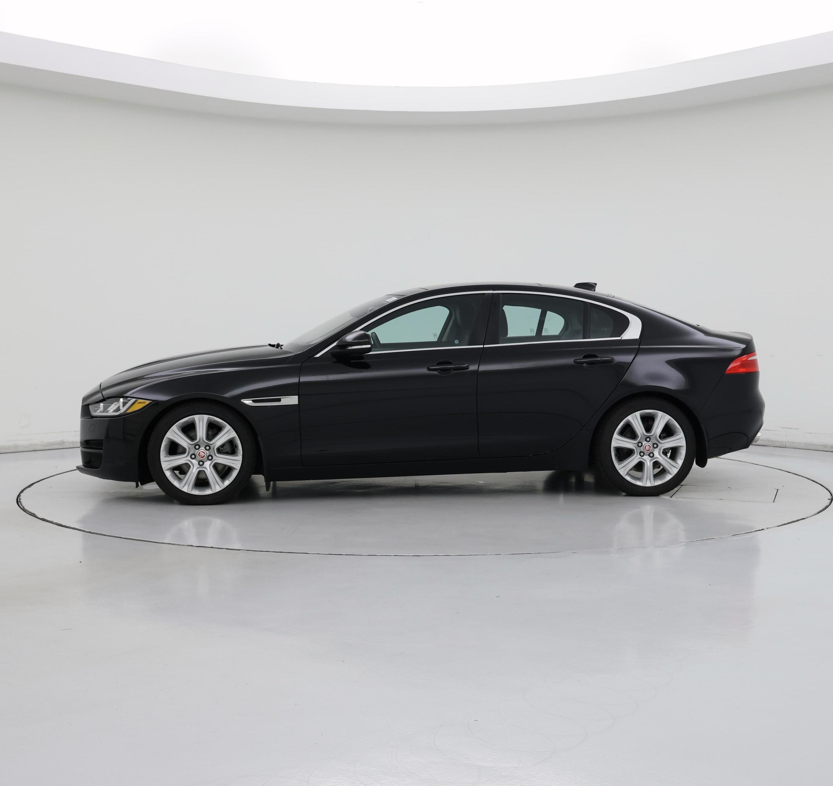 Thumbnail: 2017 Jaguar XE - 3