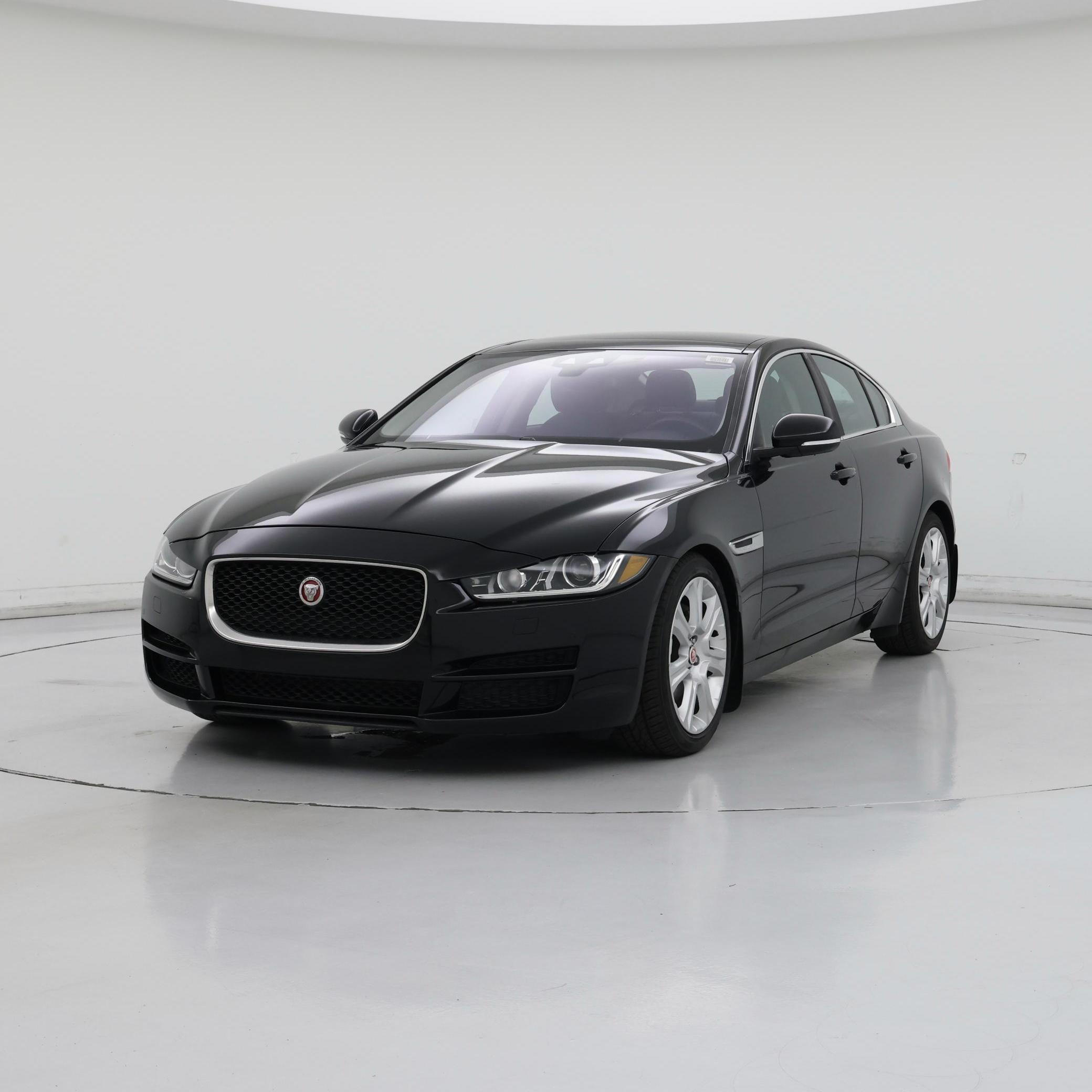 Thumbnail: 2017 Jaguar XE - 4