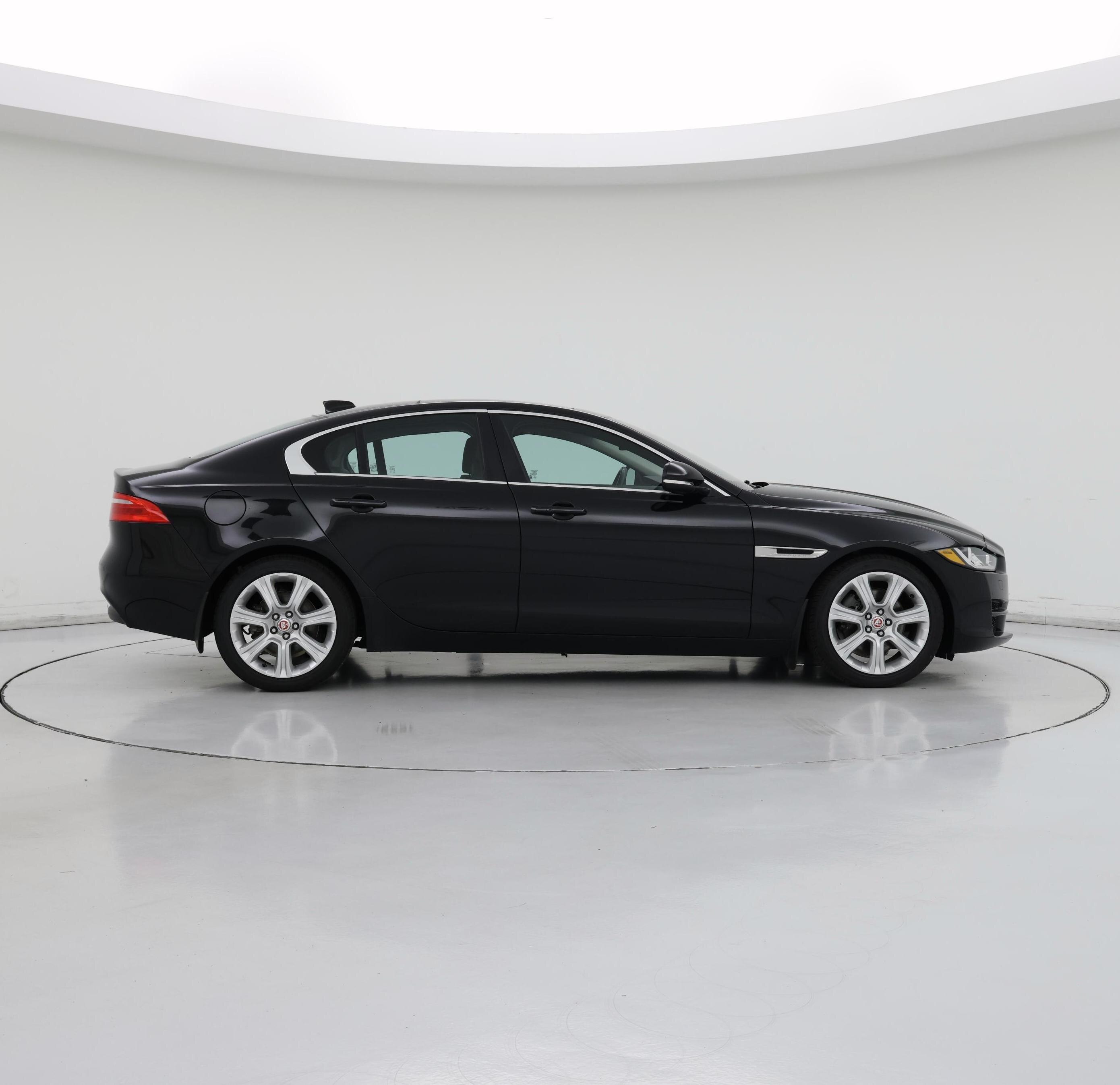 Thumbnail: 2017 Jaguar XE - 7