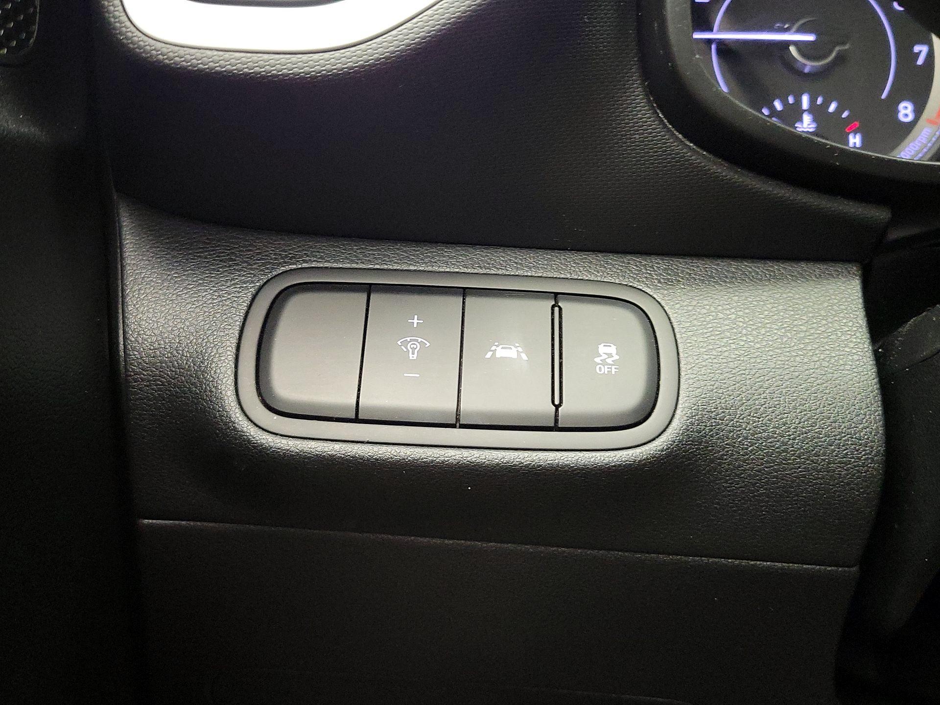 Thumbnail: 2022 Hyundai Venue - 13