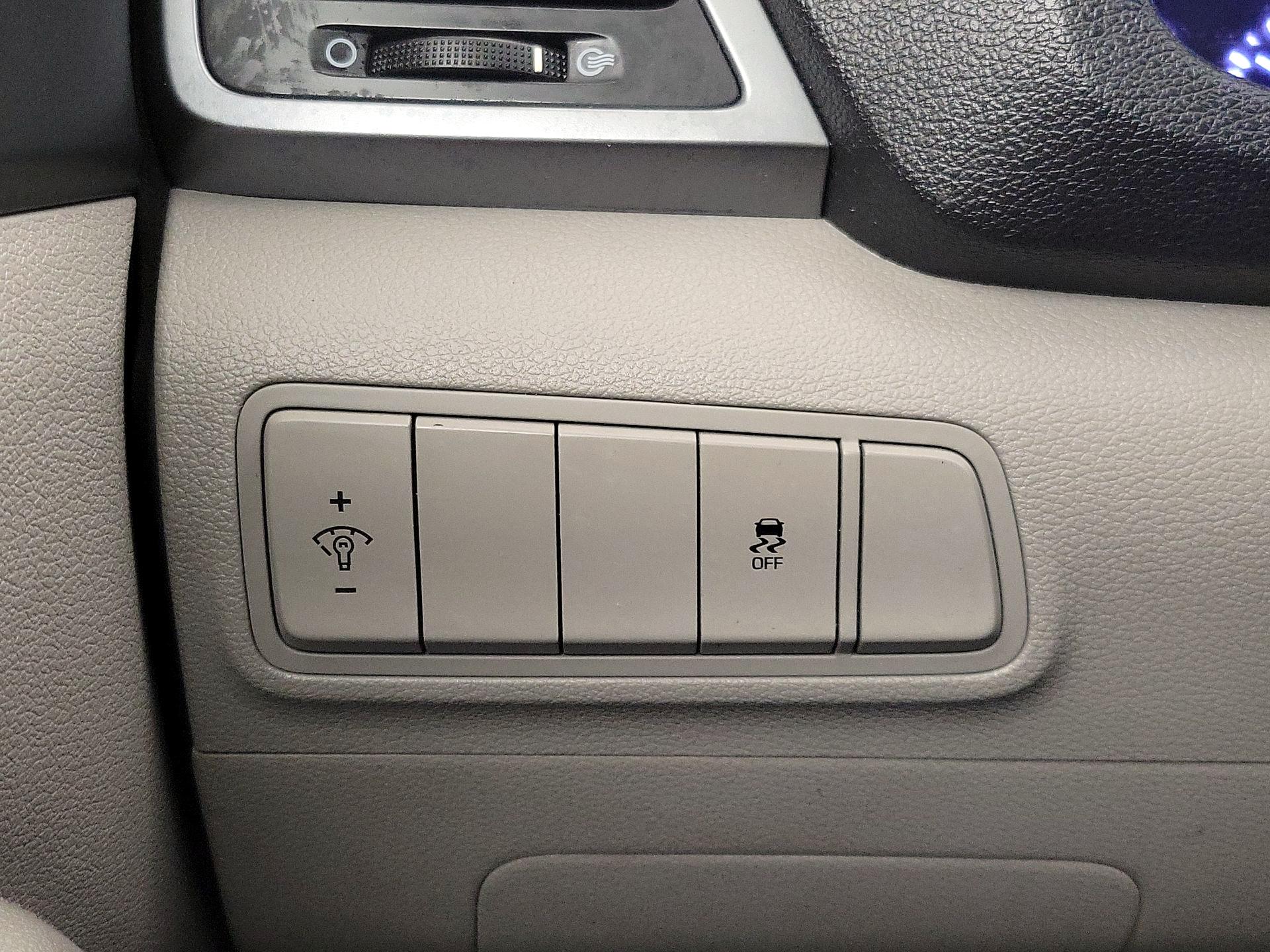 Thumbnail: 2016 Hyundai Tucson - 13