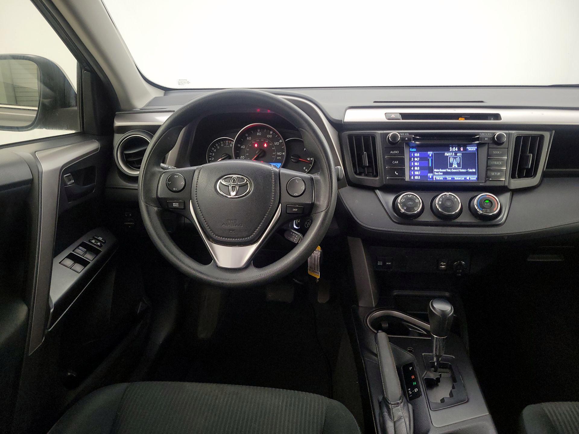 Thumbnail: 2016 Toyota RAV4 - 10