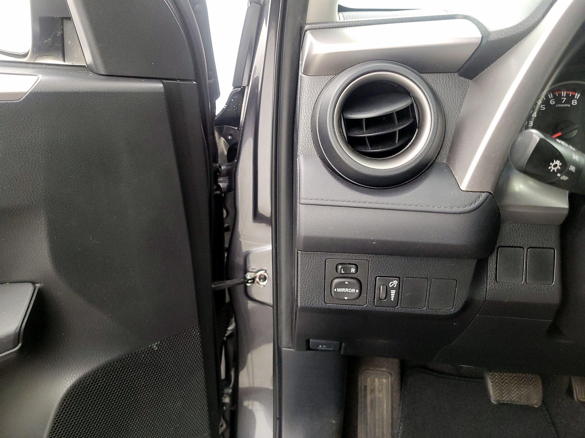 Thumbnail: 2016 Toyota RAV4 - 13