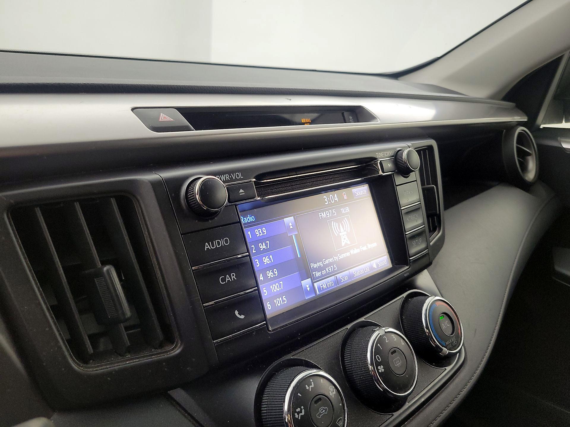 Thumbnail: 2016 Toyota RAV4 - 15