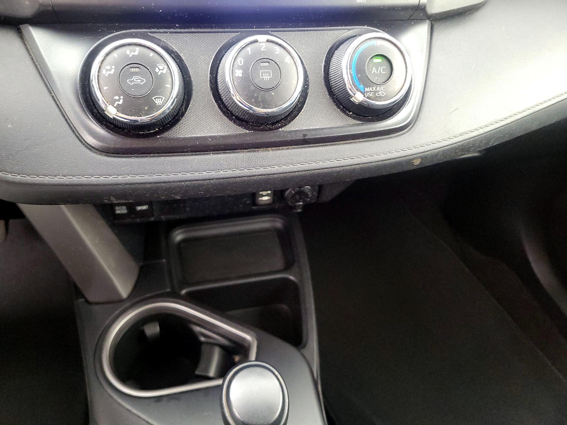 Thumbnail: 2016 Toyota RAV4 - 16