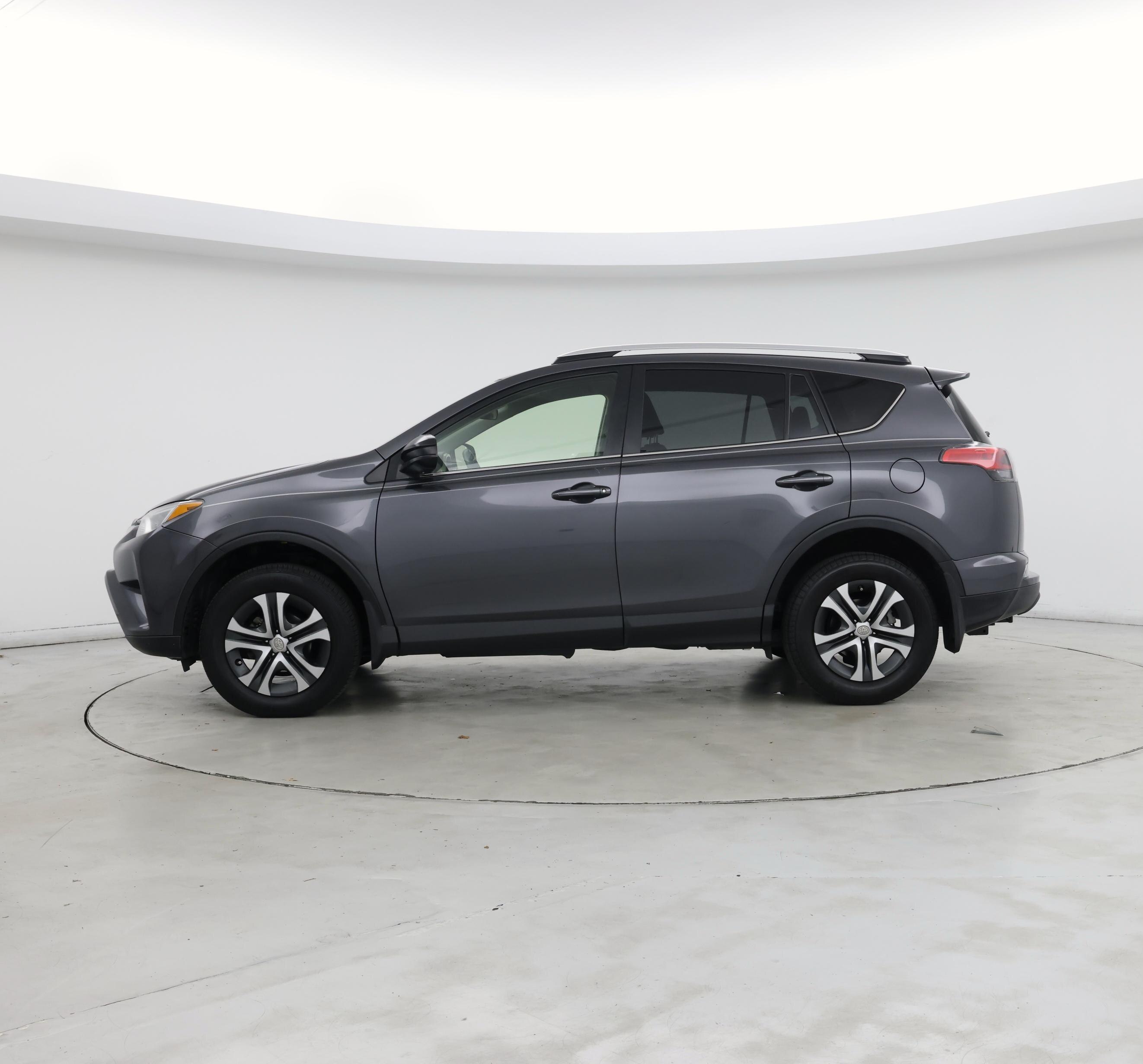 Thumbnail: 2016 Toyota RAV4 - 3