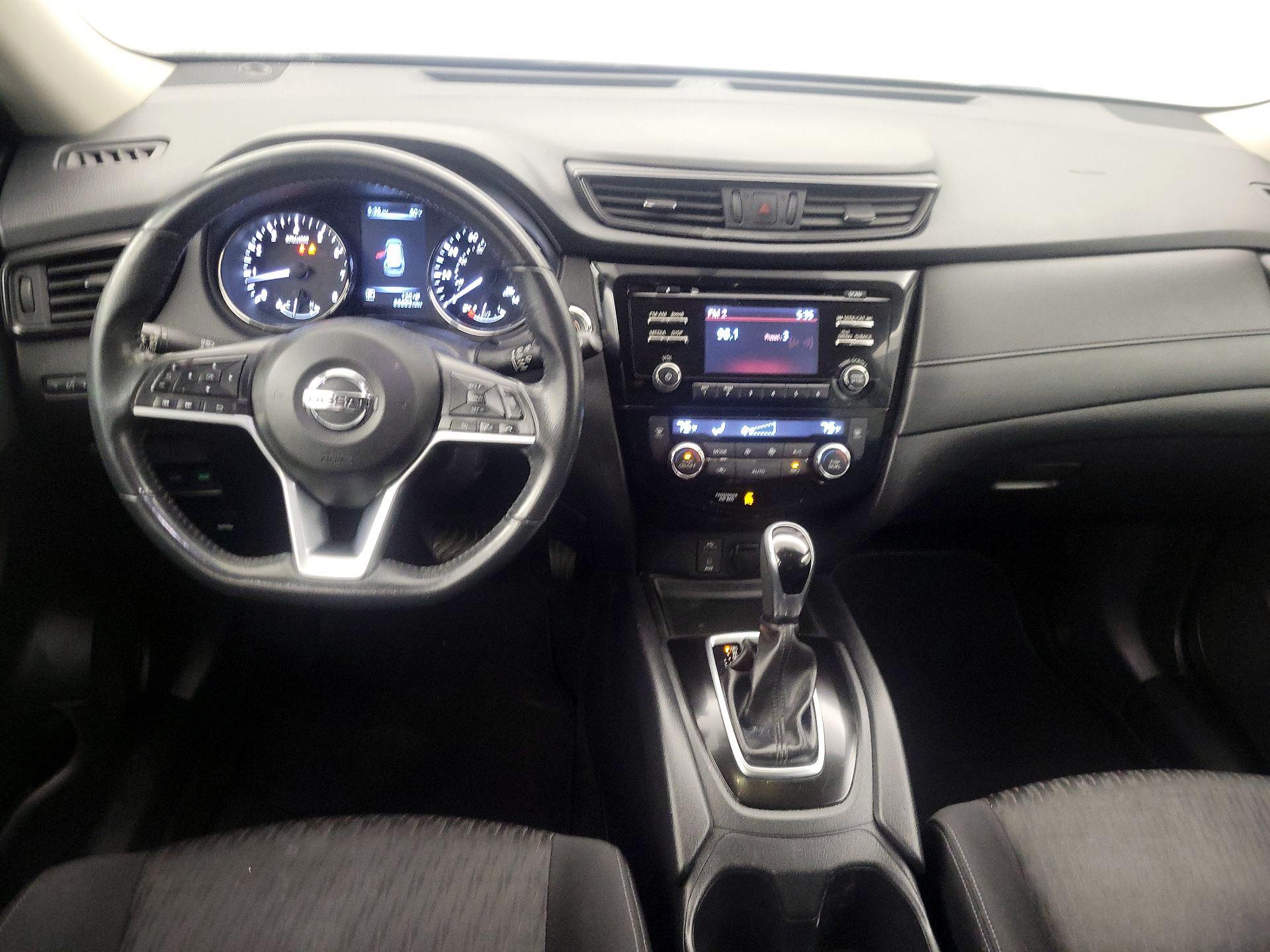 Thumbnail: 2017 Nissan Rogue - 9