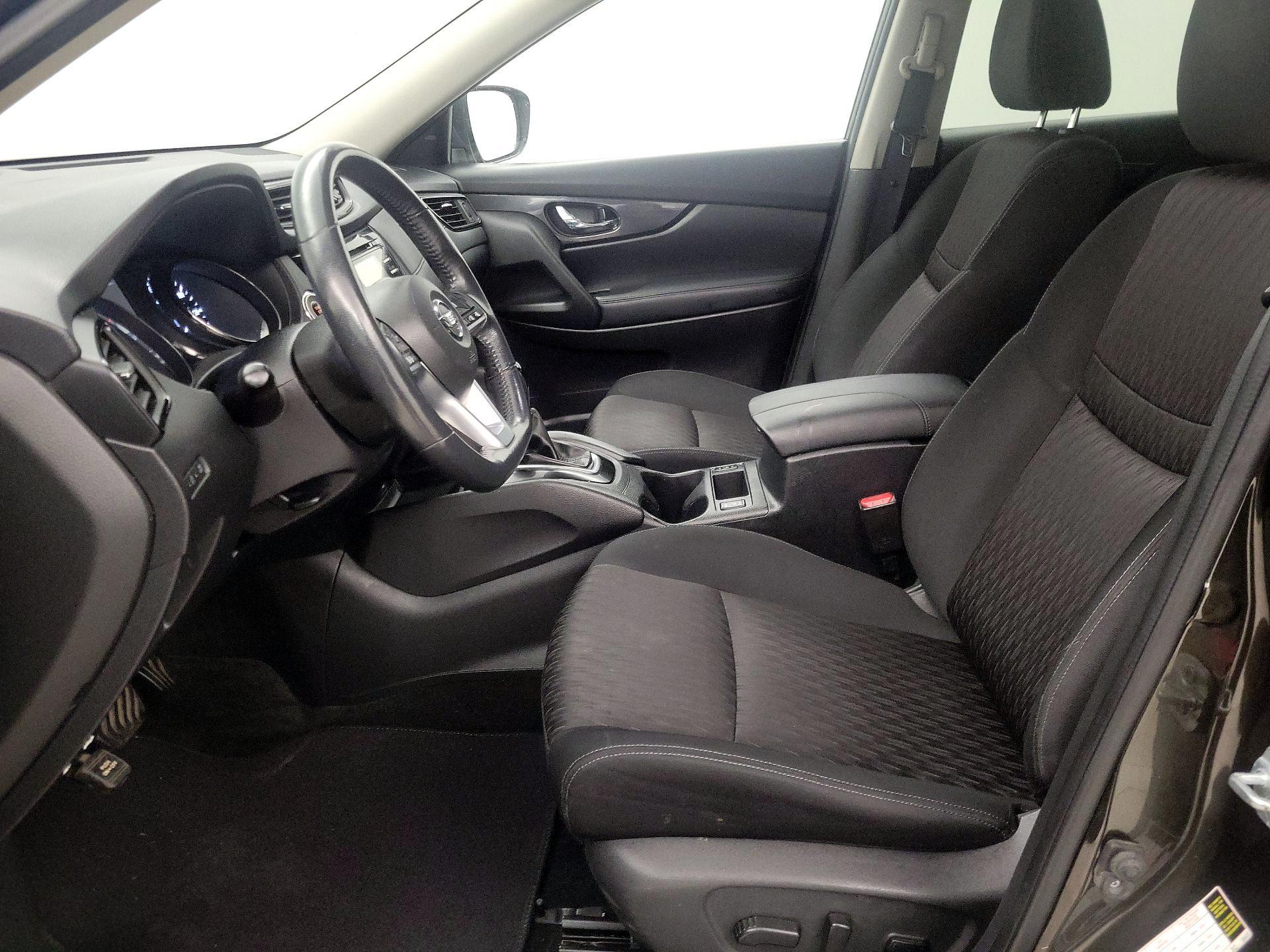 Thumbnail: 2017 Nissan Rogue - 11