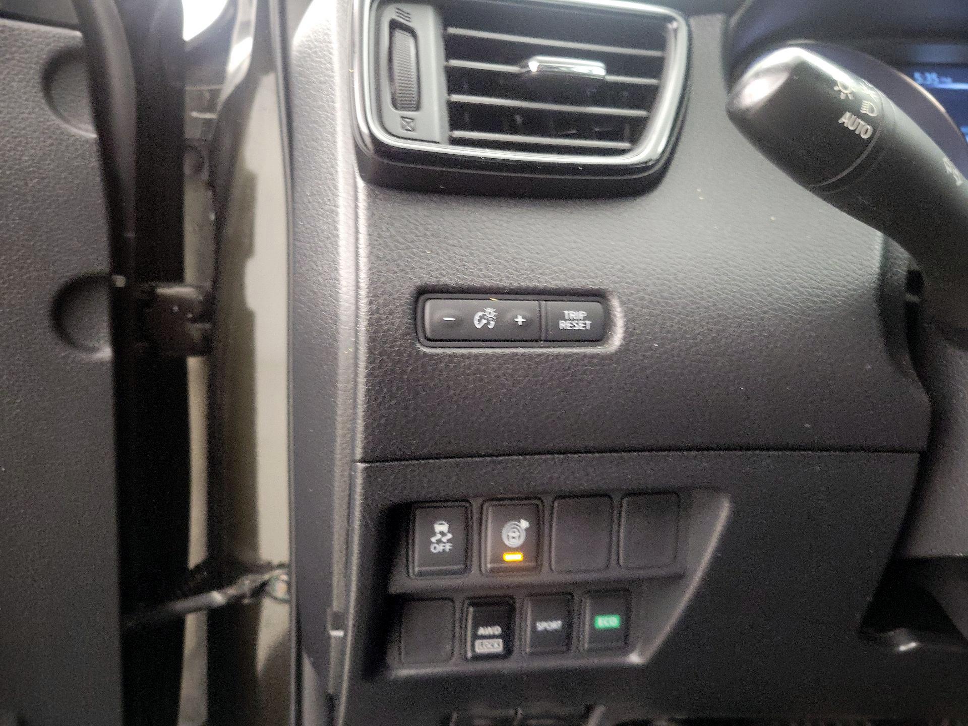 Thumbnail: 2017 Nissan Rogue - 13