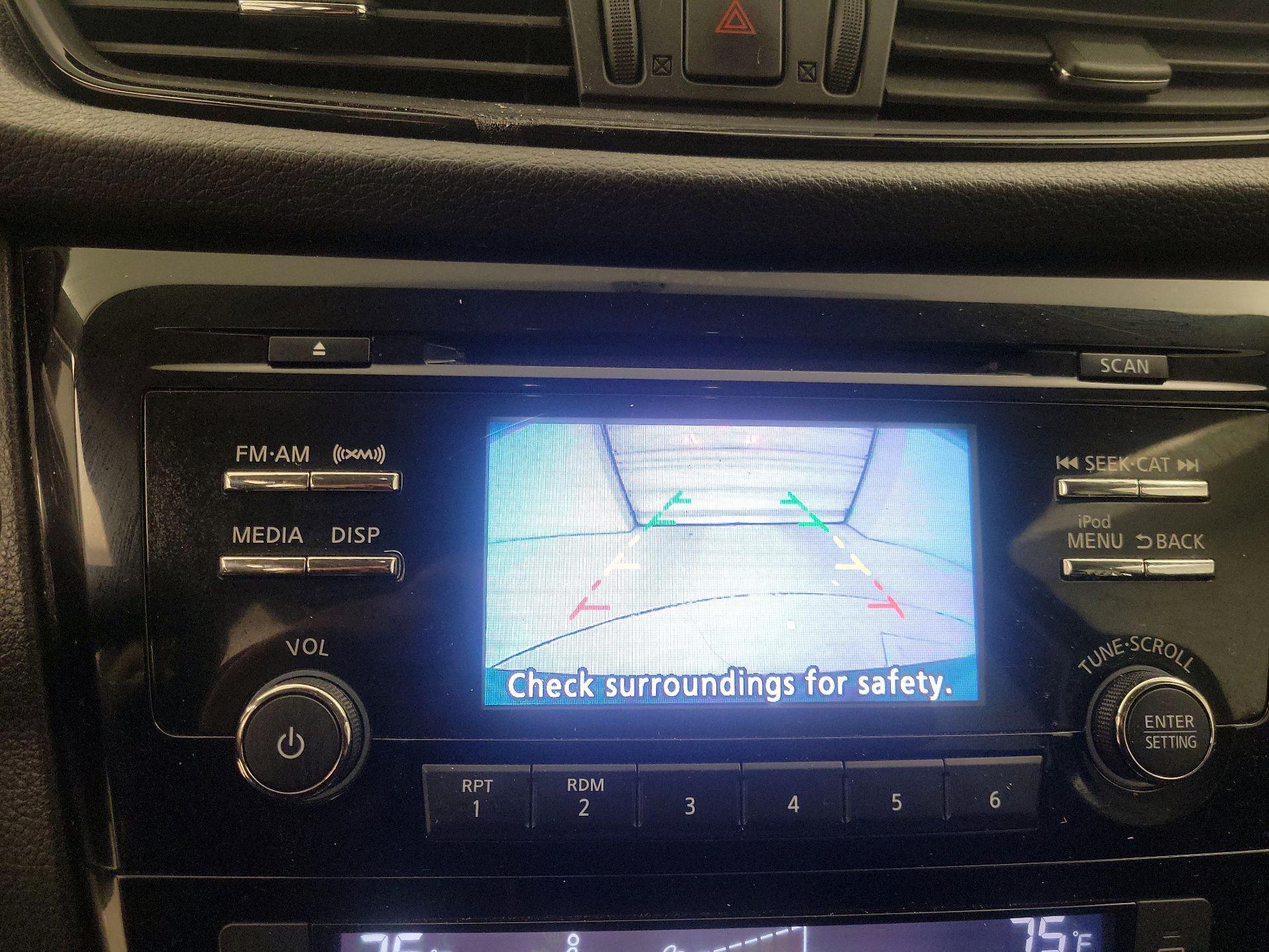 Thumbnail: 2017 Nissan Rogue - 14