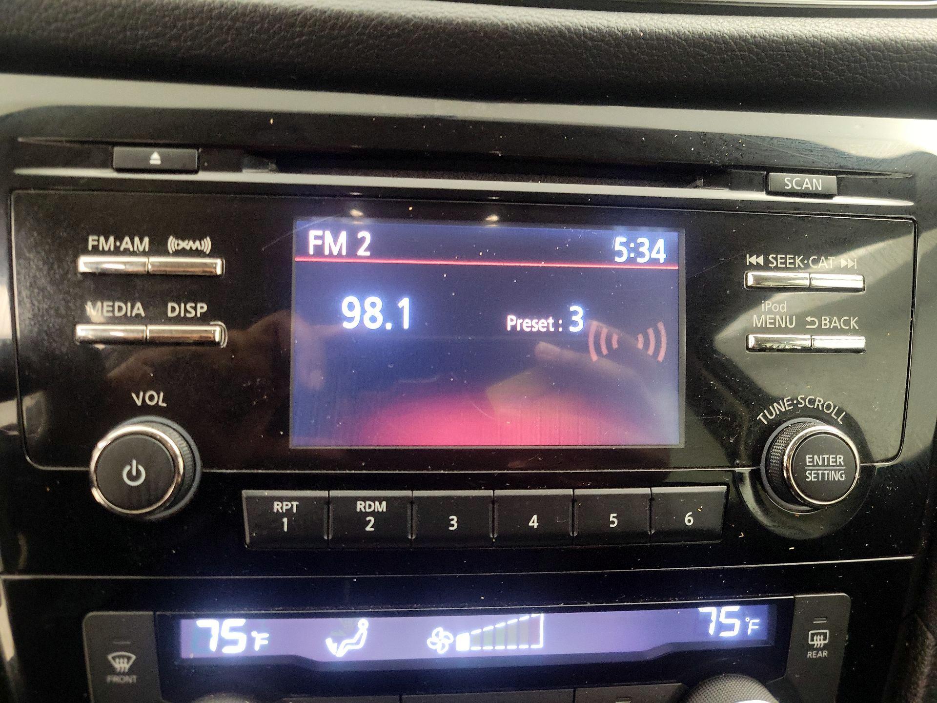 Thumbnail: 2017 Nissan Rogue - 15