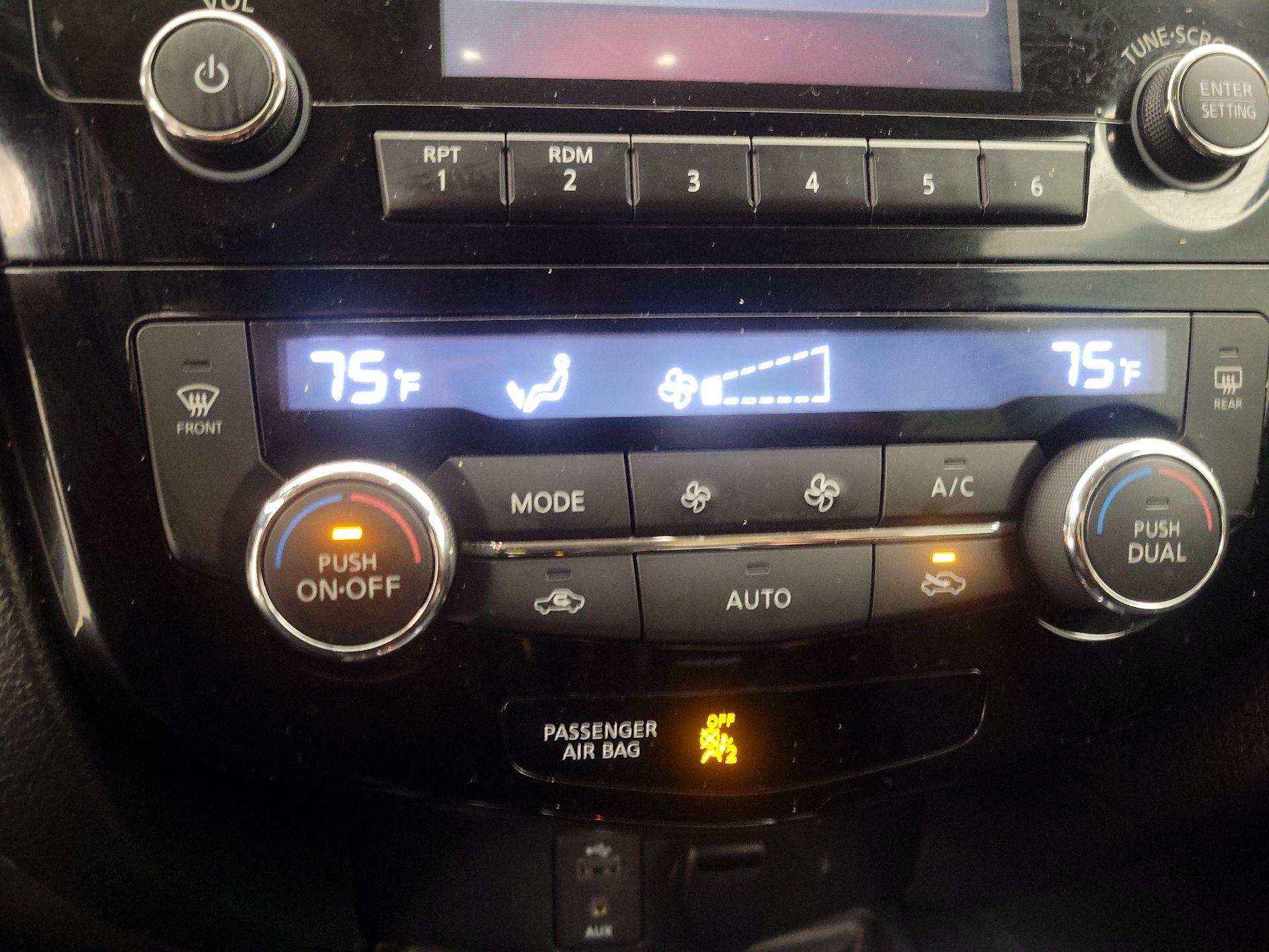 Thumbnail: 2017 Nissan Rogue - 16