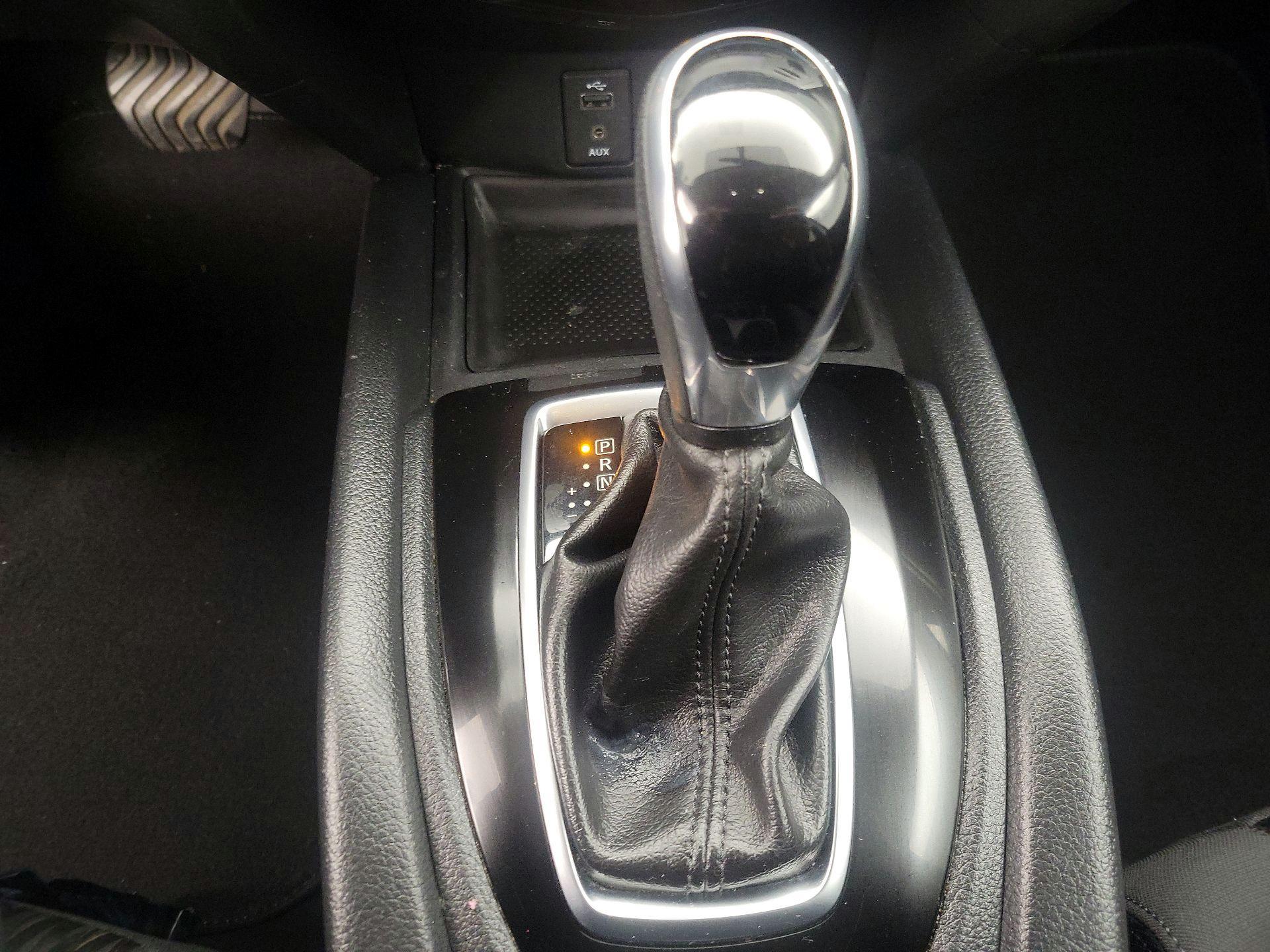 Thumbnail: 2017 Nissan Rogue - 17