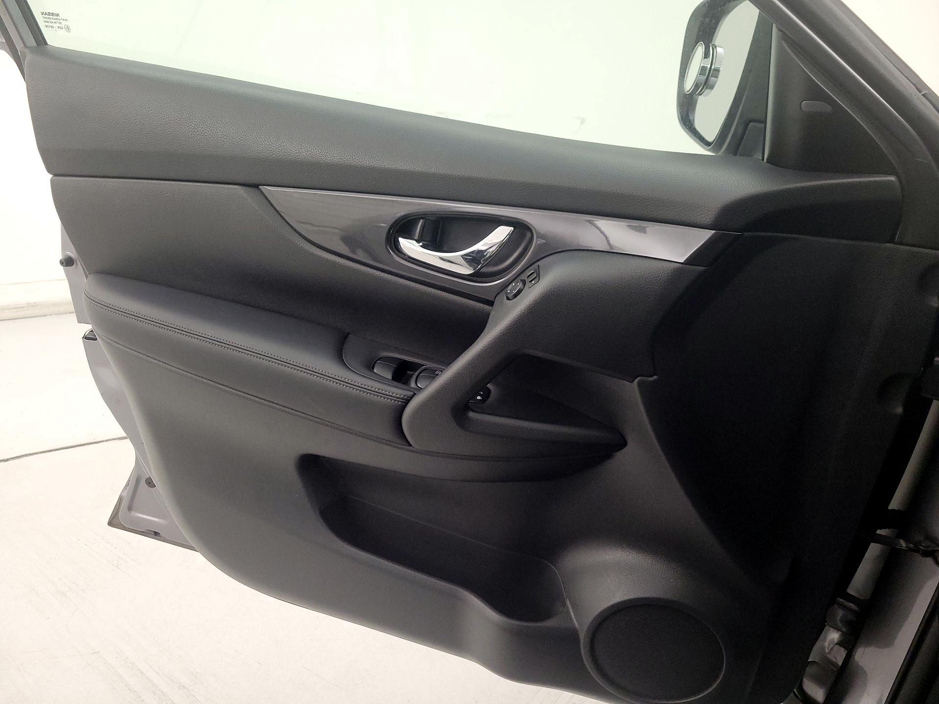 Thumbnail: 2017 Nissan Rogue - 12