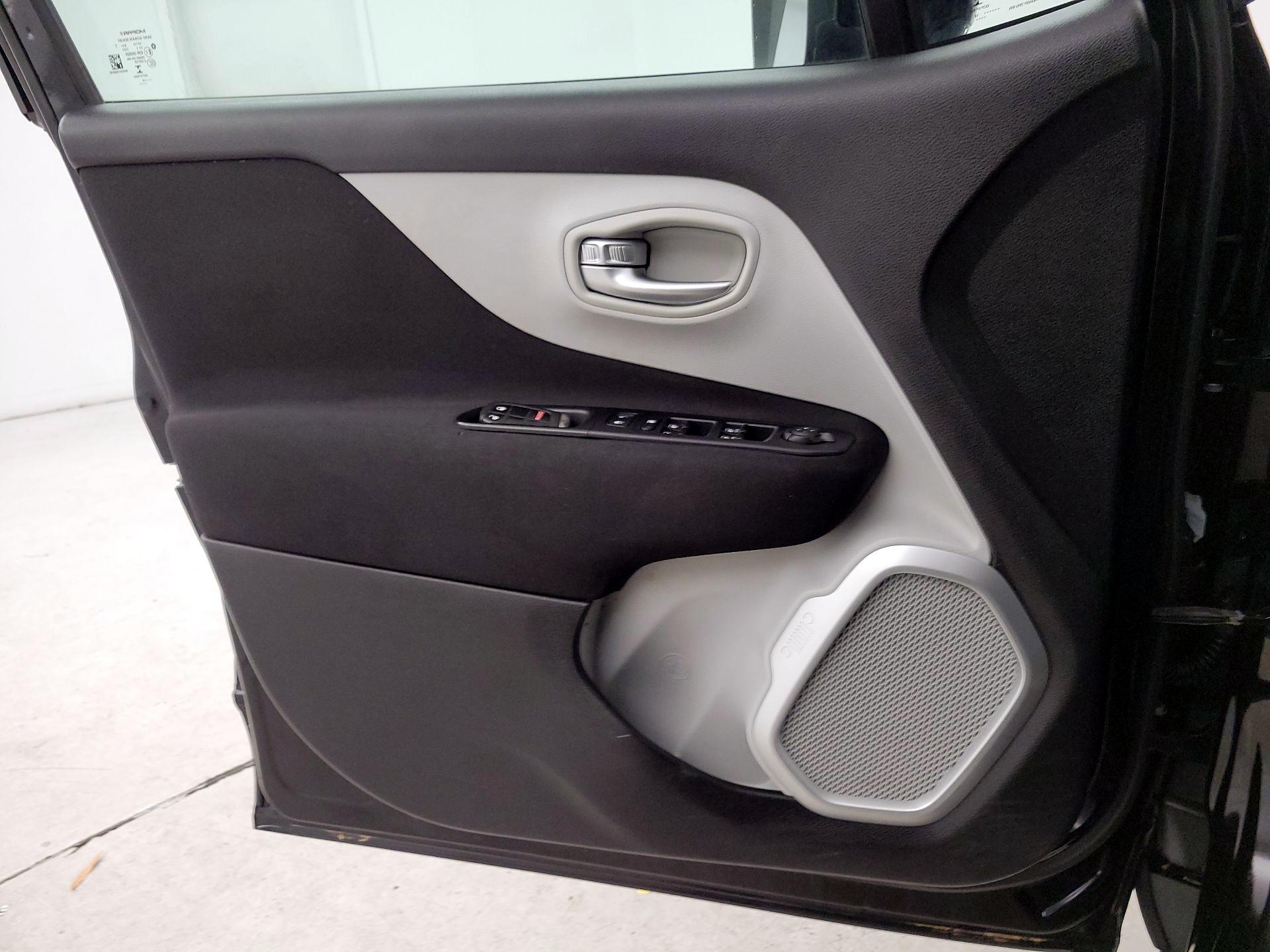 Thumbnail: 2018 Jeep Renegade - 12