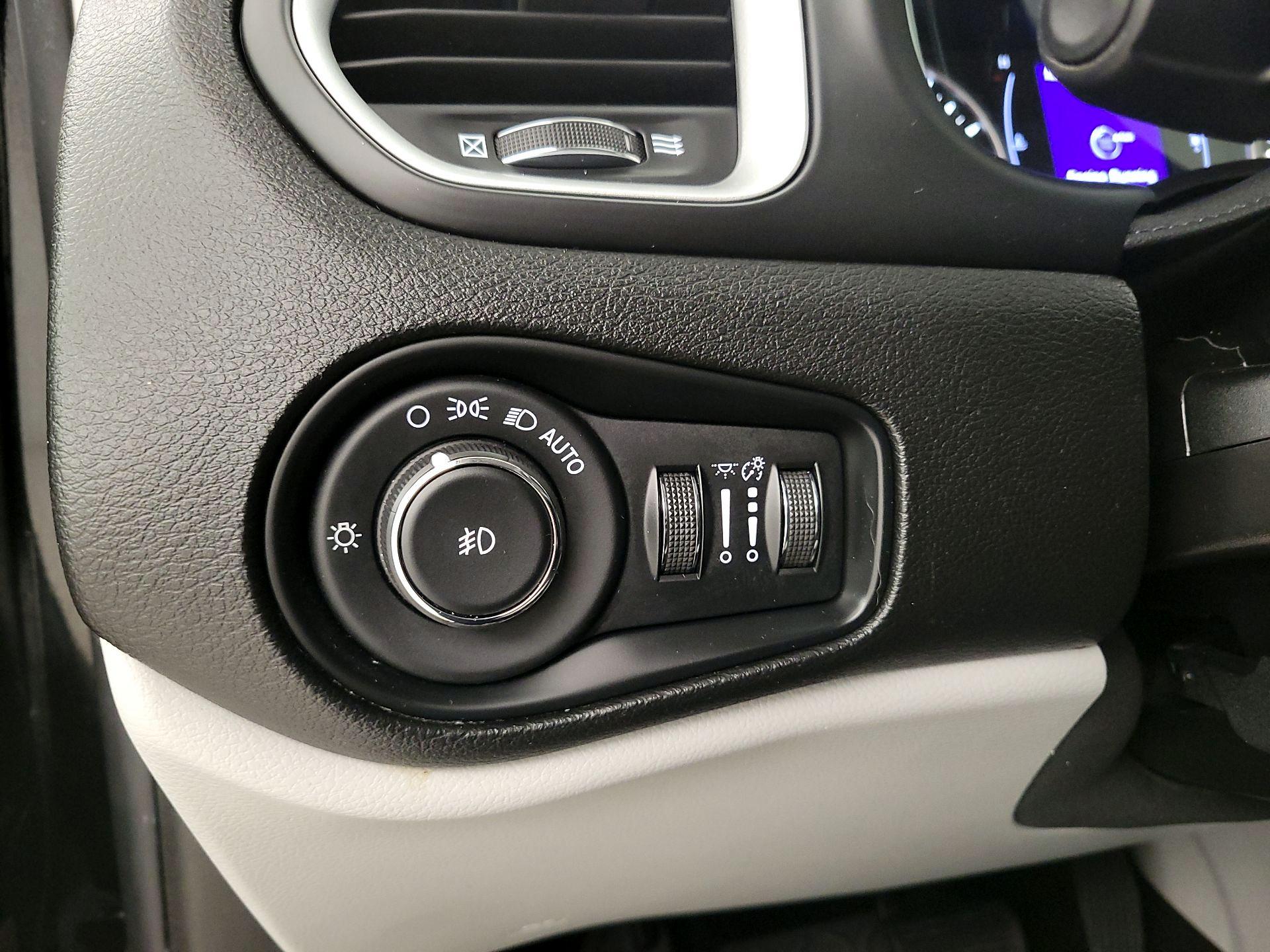 Thumbnail: 2018 Jeep Renegade - 13