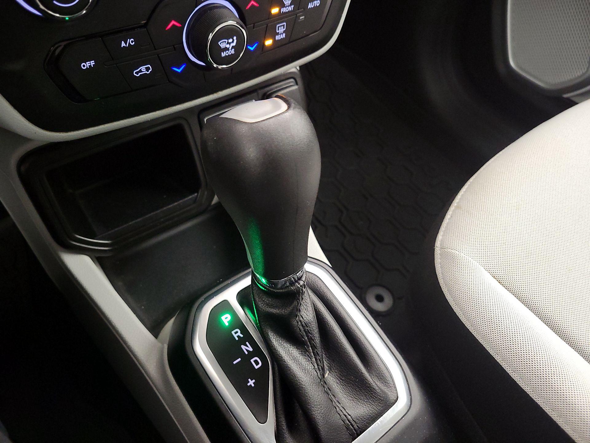 Thumbnail: 2018 Jeep Renegade - 17