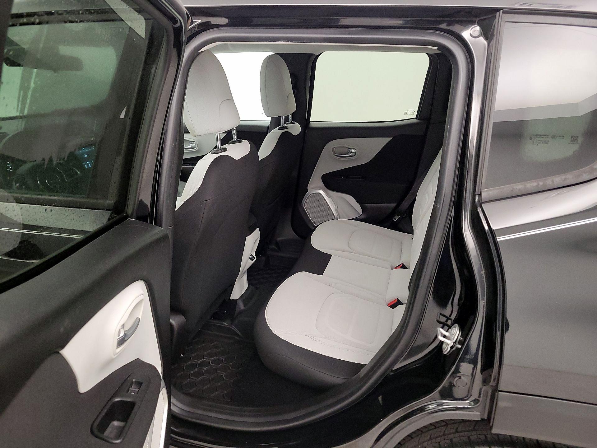 Thumbnail: 2018 Jeep Renegade - 19