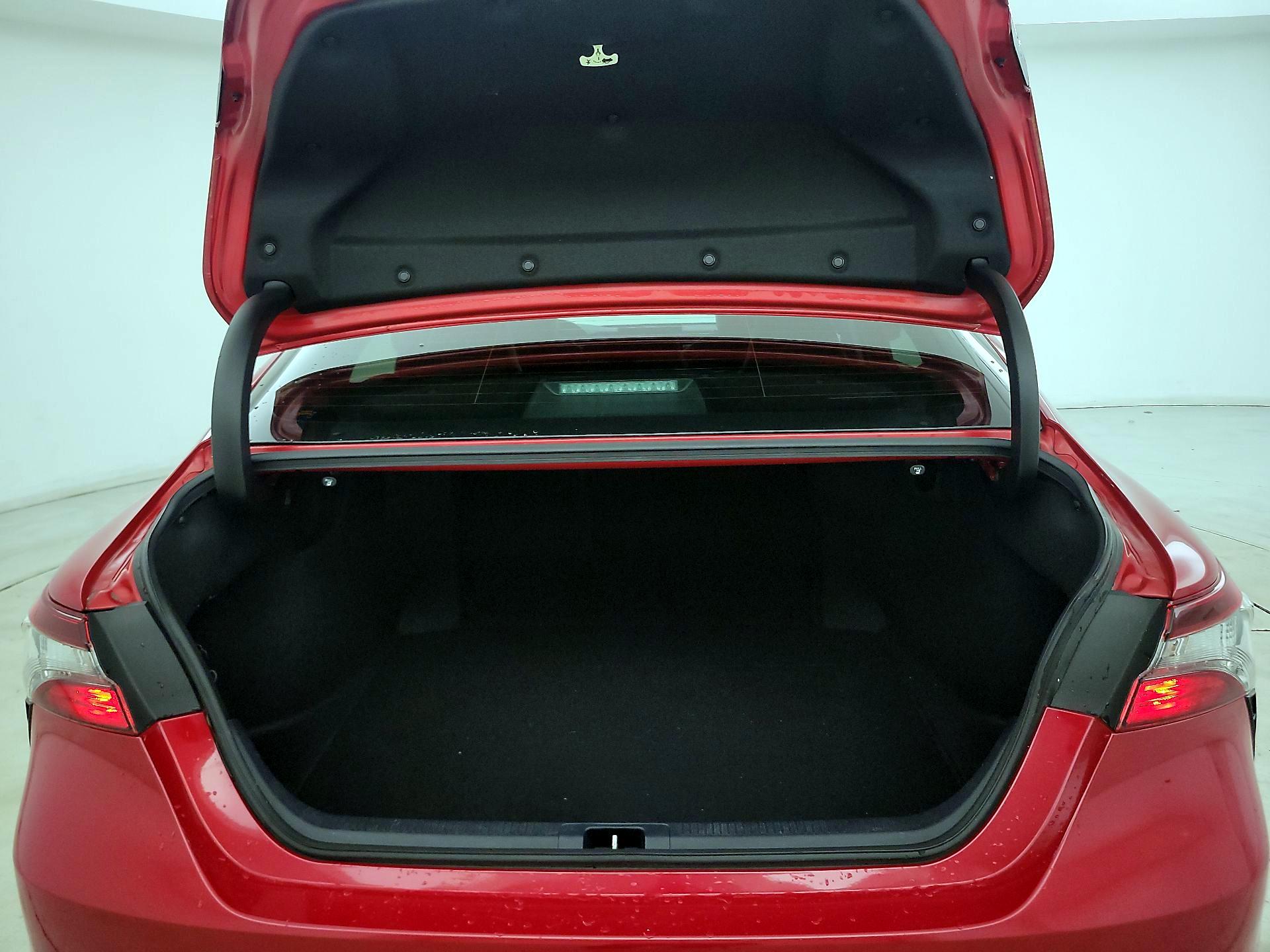 Thumbnail: 2022 Toyota Camry - 20