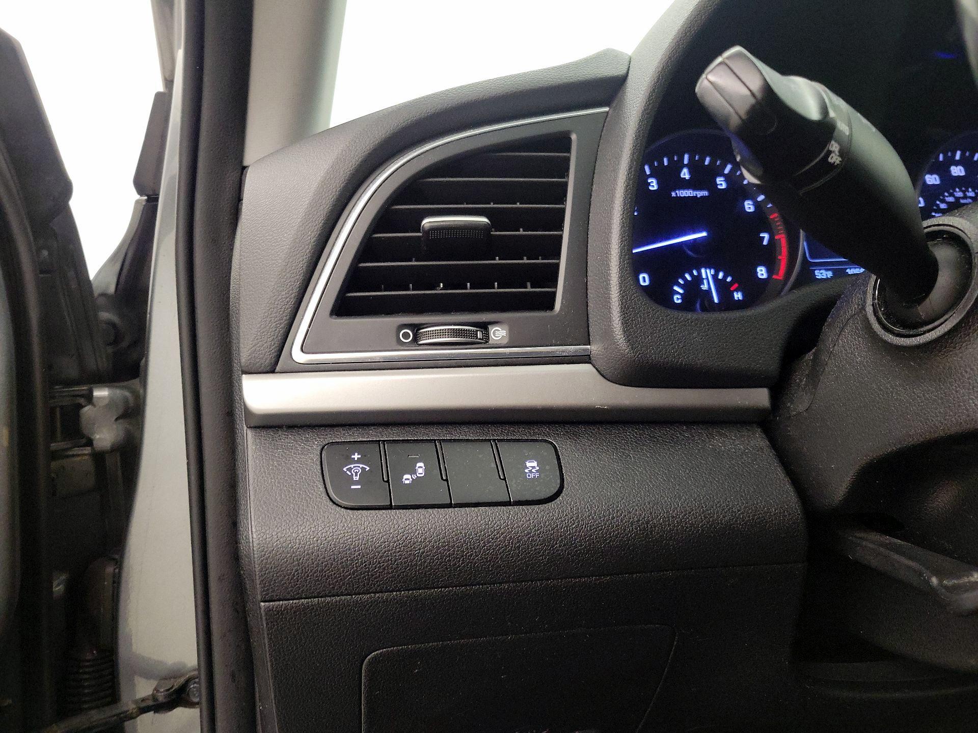 Thumbnail: 2017 Hyundai Elantra - 13