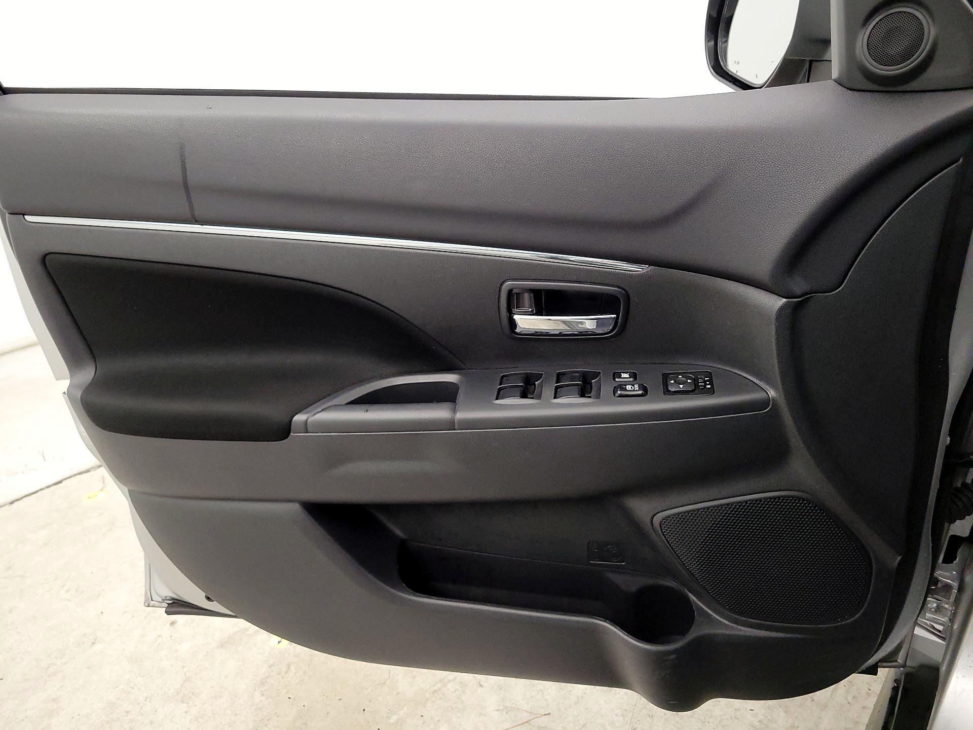 Thumbnail: 2024 Mitsubishi Outlander Sport - 12