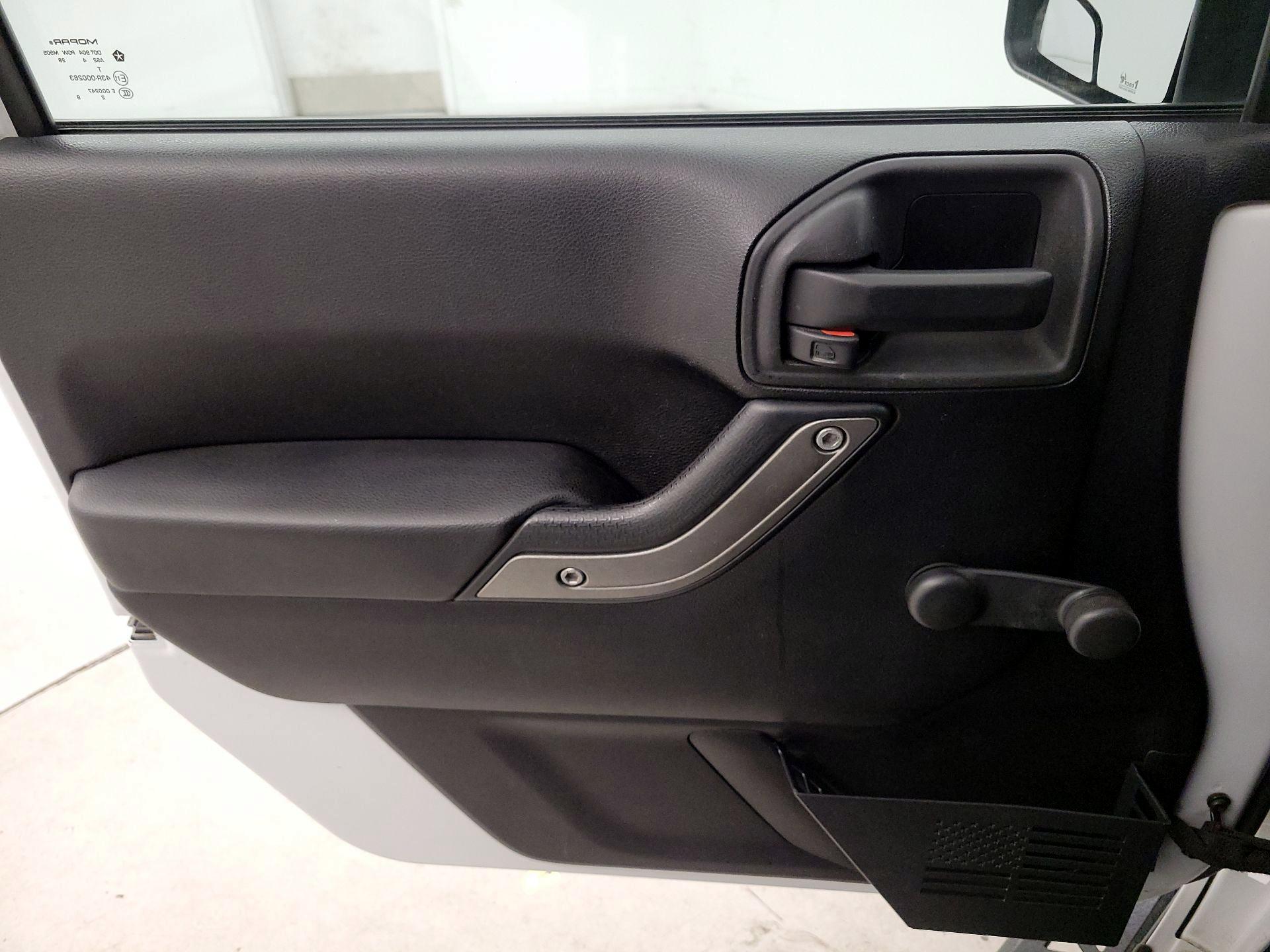 Thumbnail: 2015 Jeep Wrangler - 12