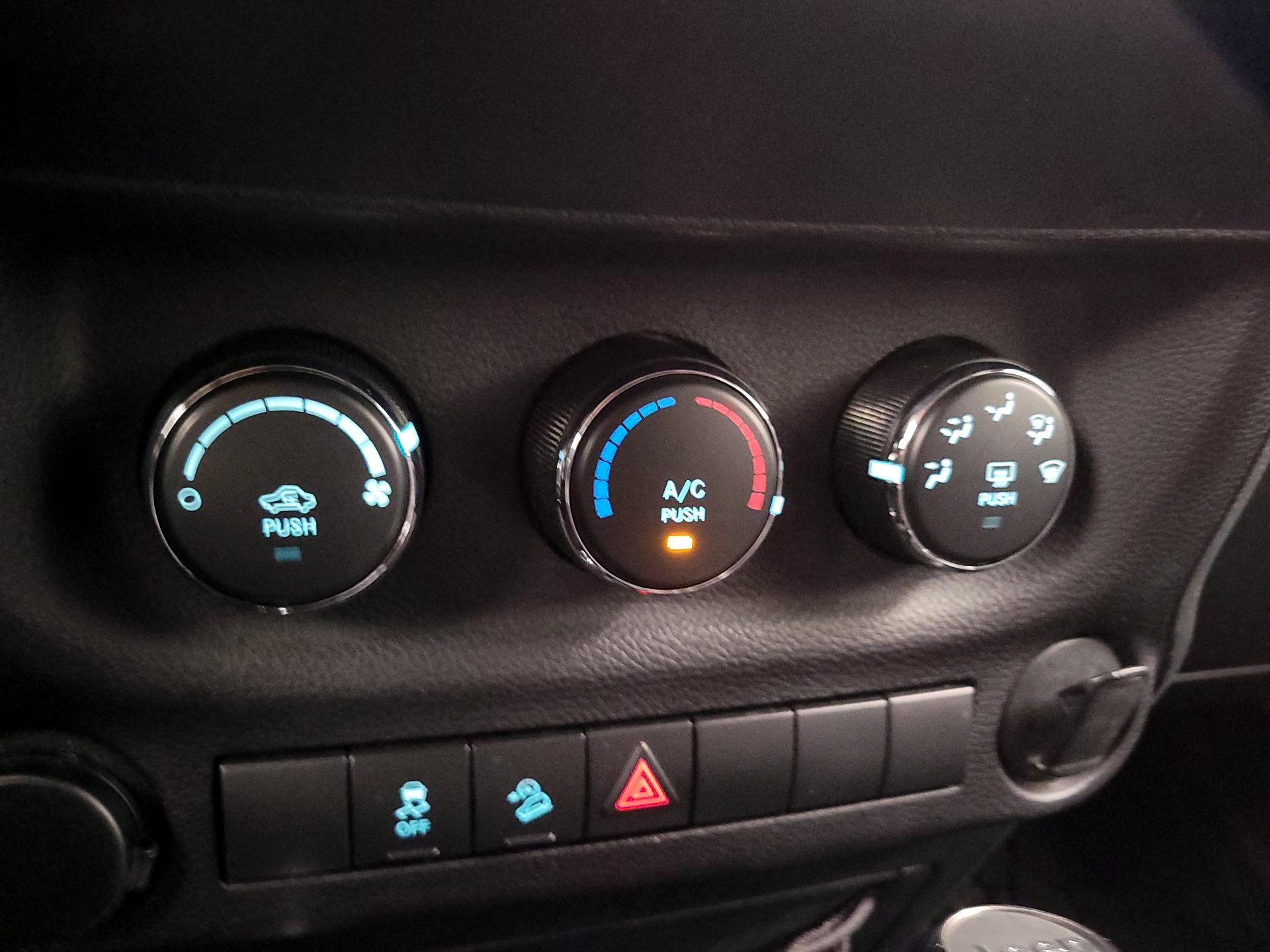 Thumbnail: 2015 Jeep Wrangler - 16