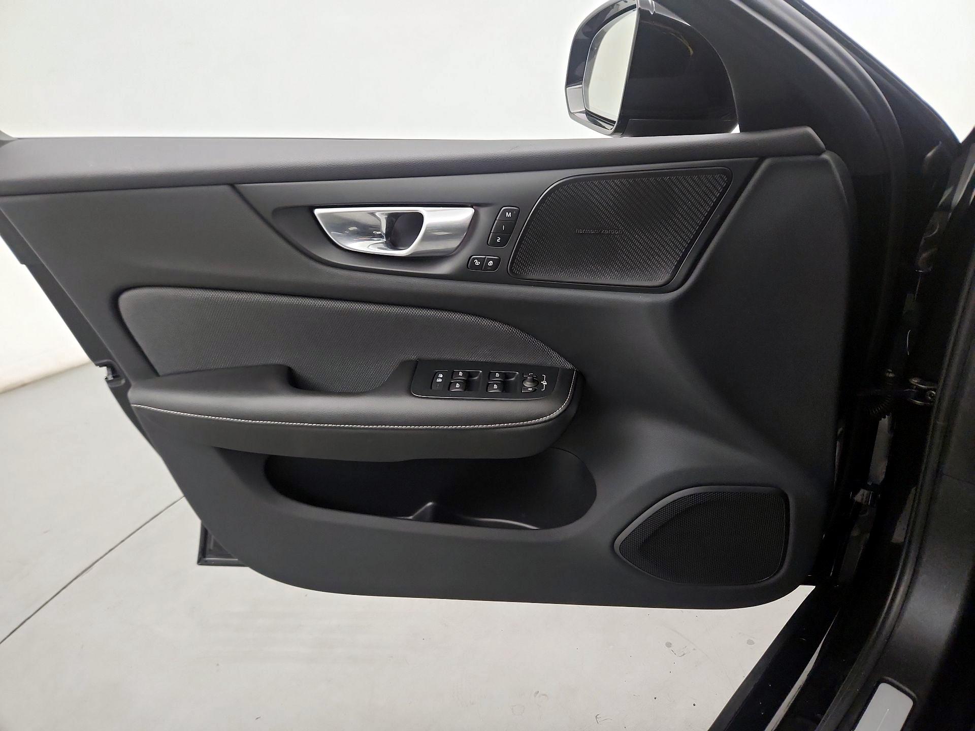 Thumbnail: 2024 Volvo S60 - 10