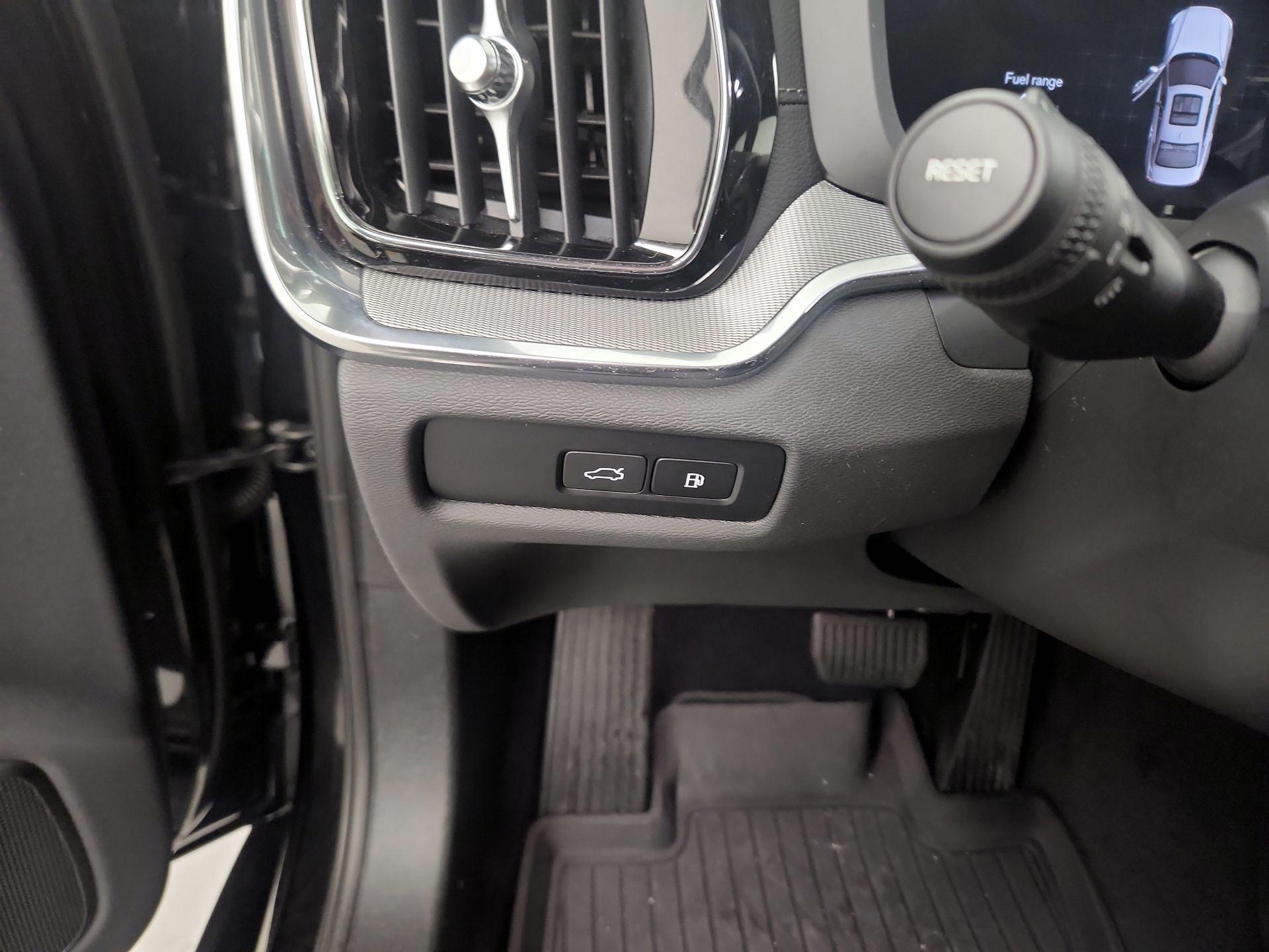 Thumbnail: 2024 Volvo S60 - 11